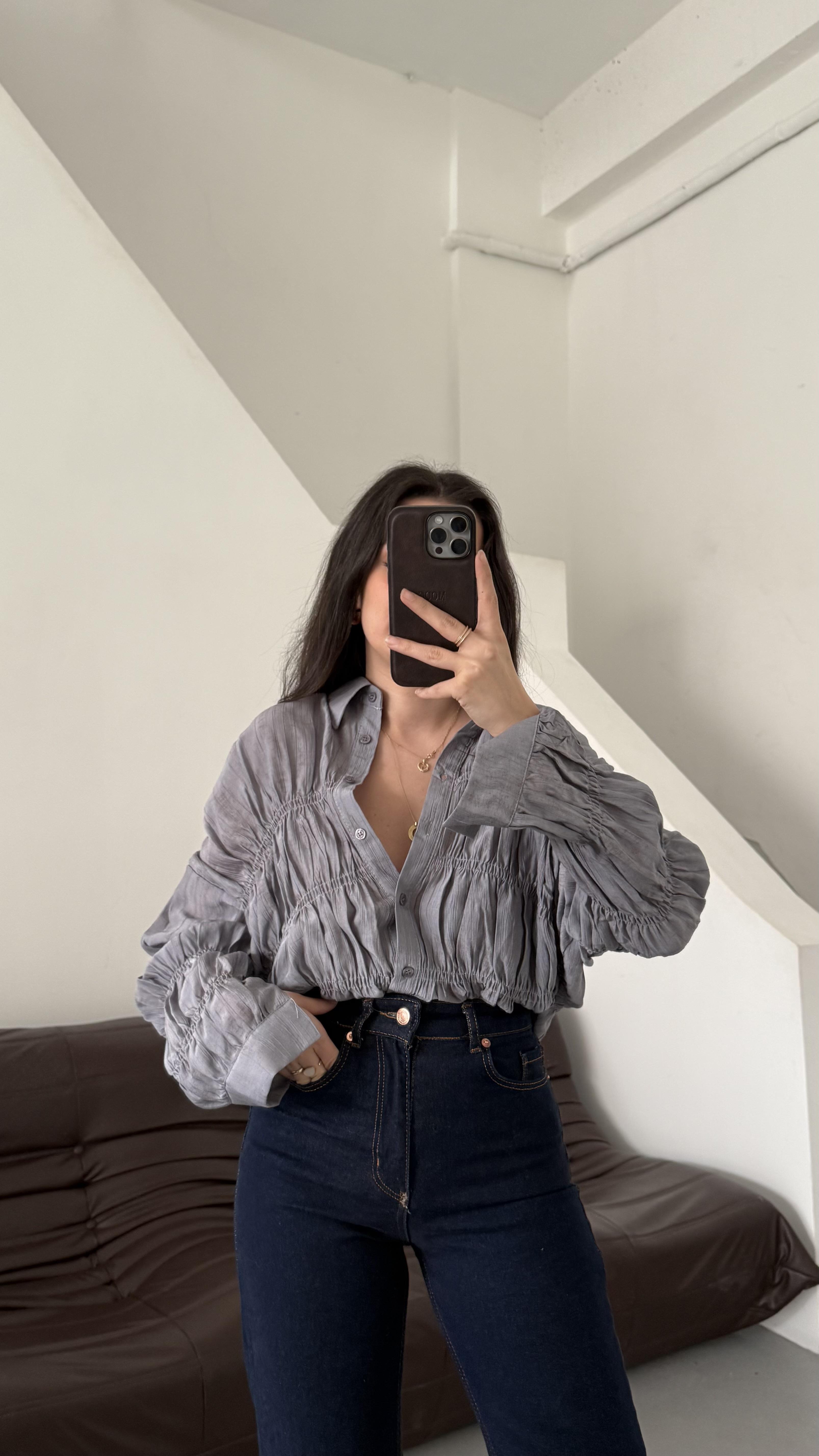 Gri Kırışık Kumaşlı Dökümlü Gömlek