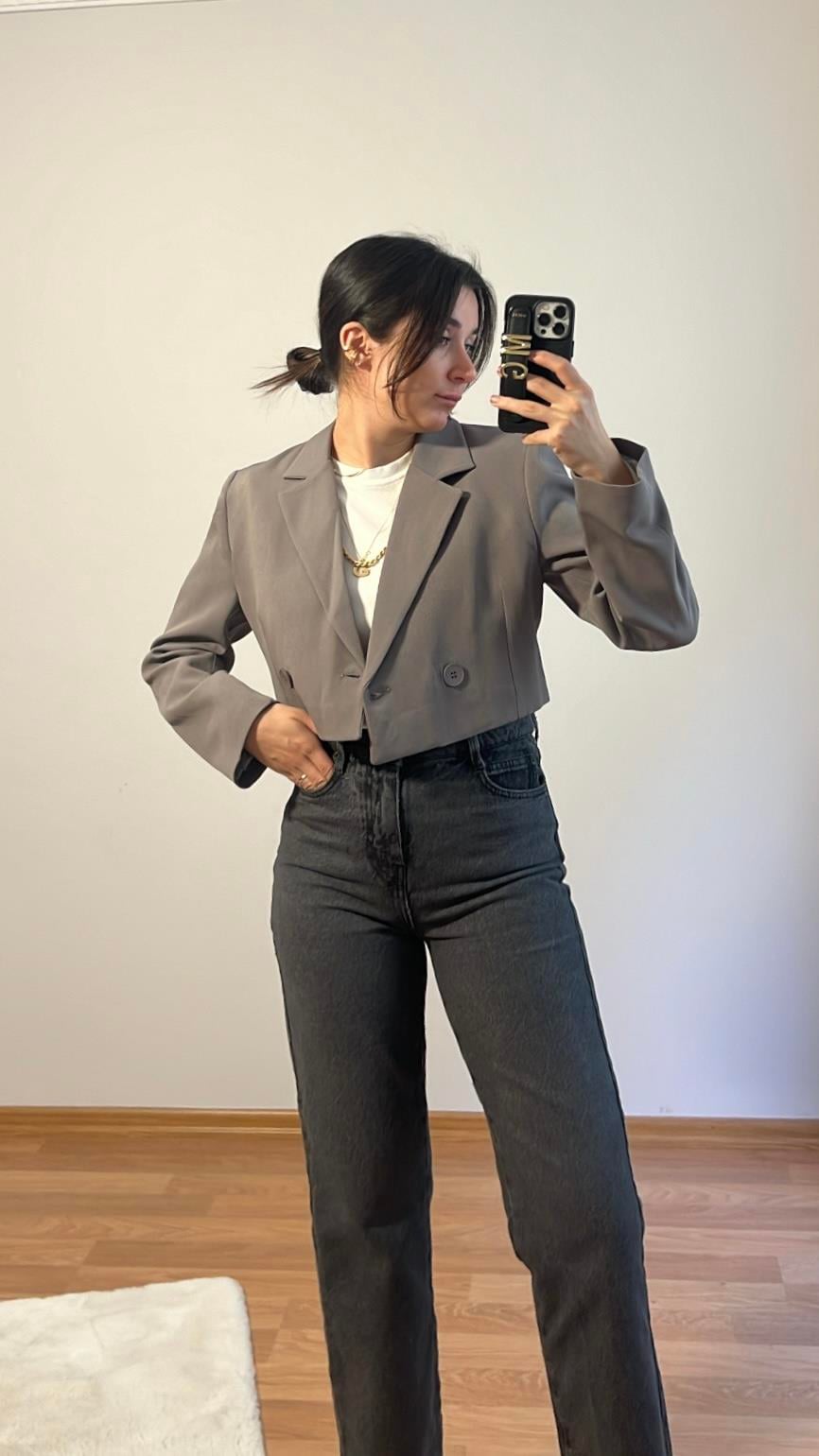 GRİ VATKA DETAYLI CROP BLAZER