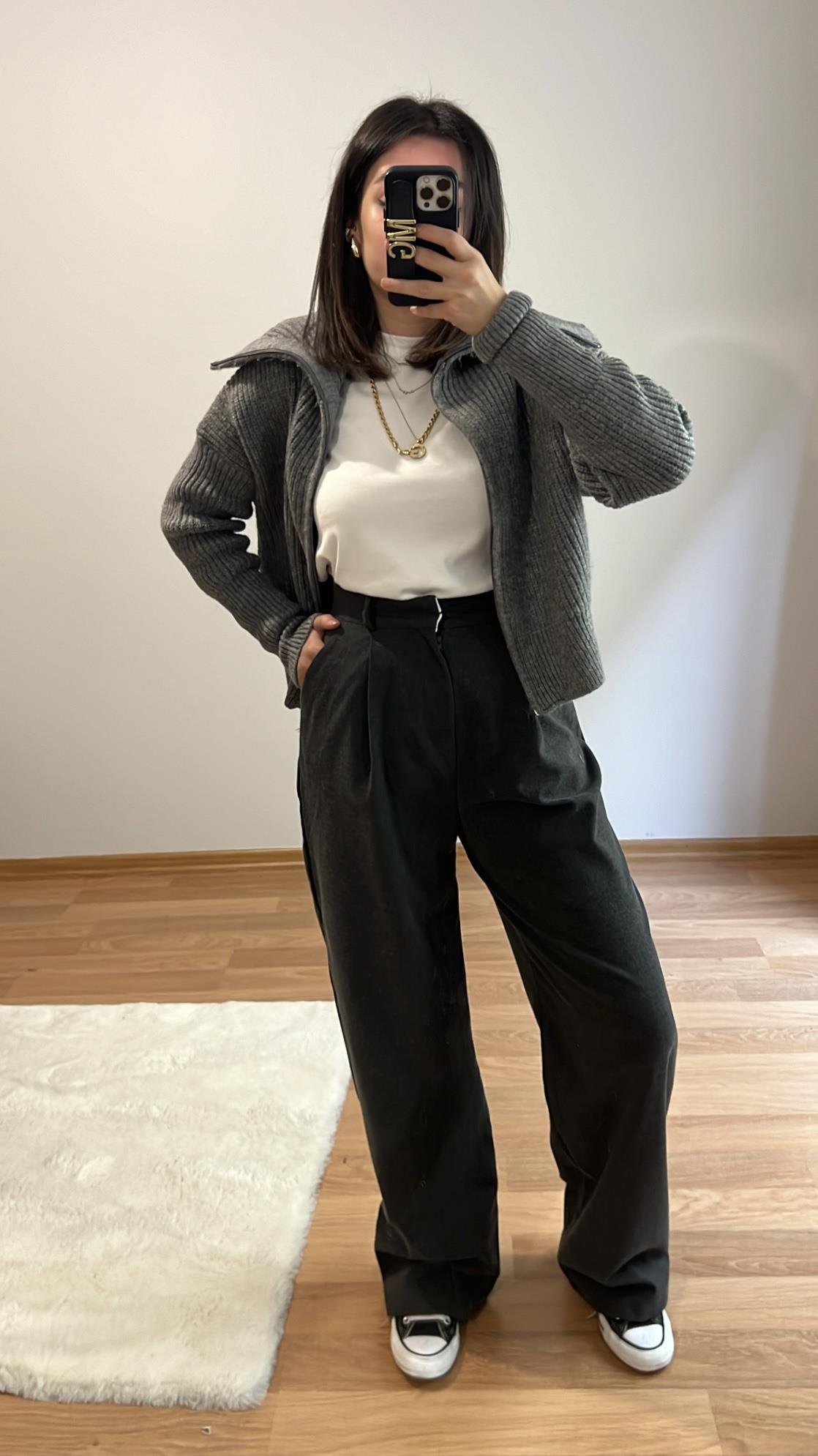 GRİ YAKA DETAY HIRKA