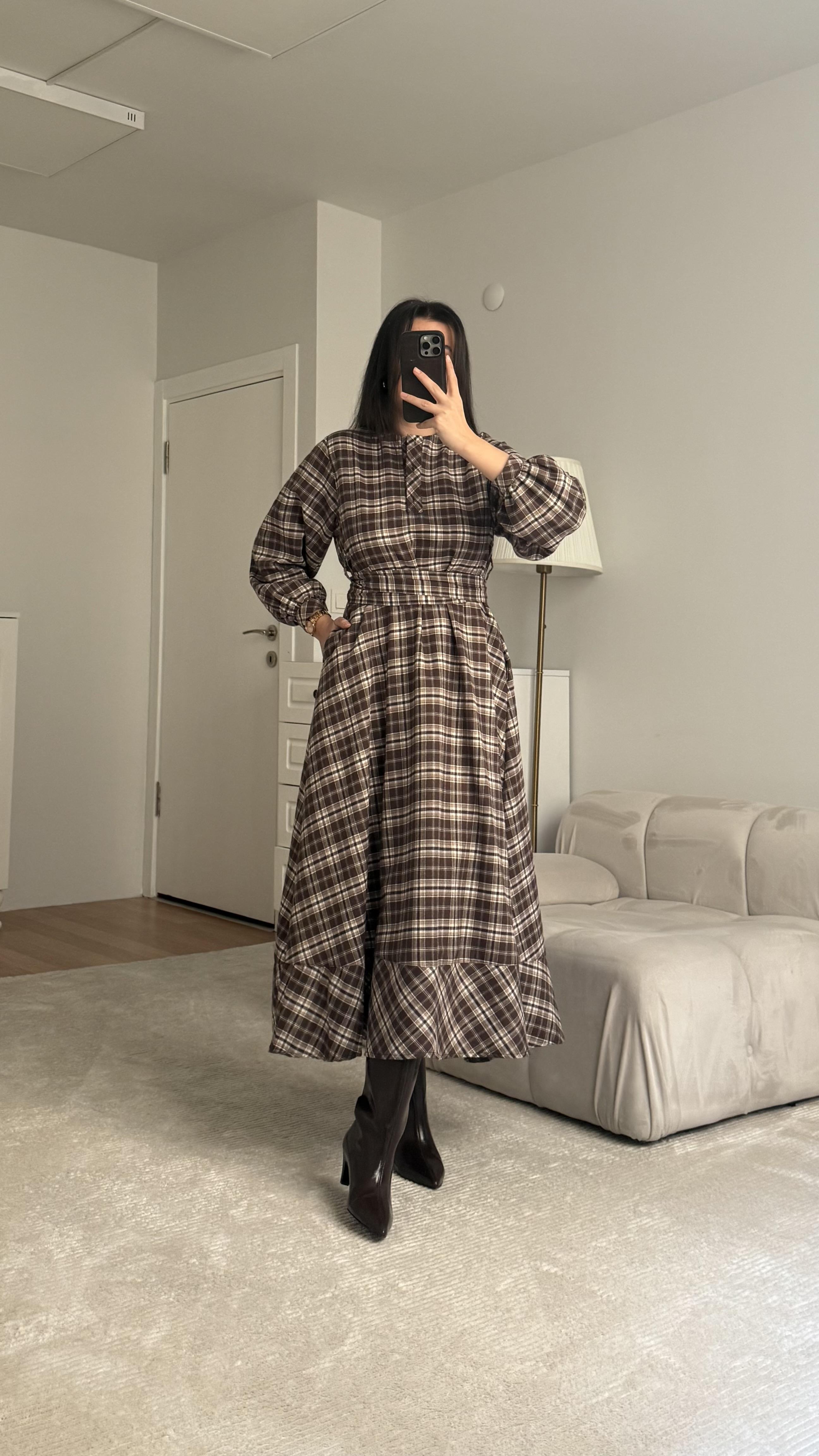 Kahve Ekose Desen Kemerli Elbise