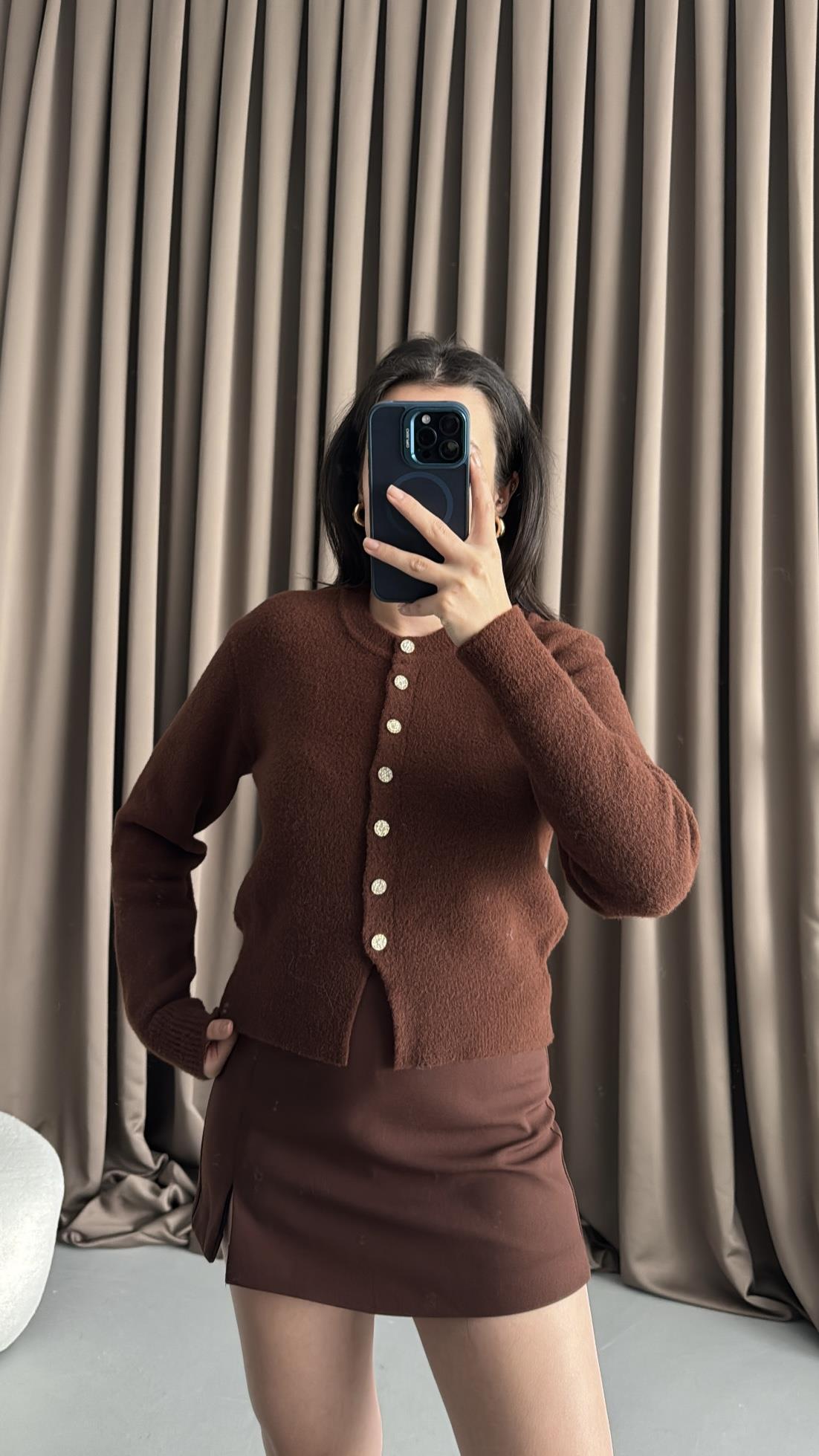 Kahve Mini Taş Düğme Detaylı Yumoş Hırka