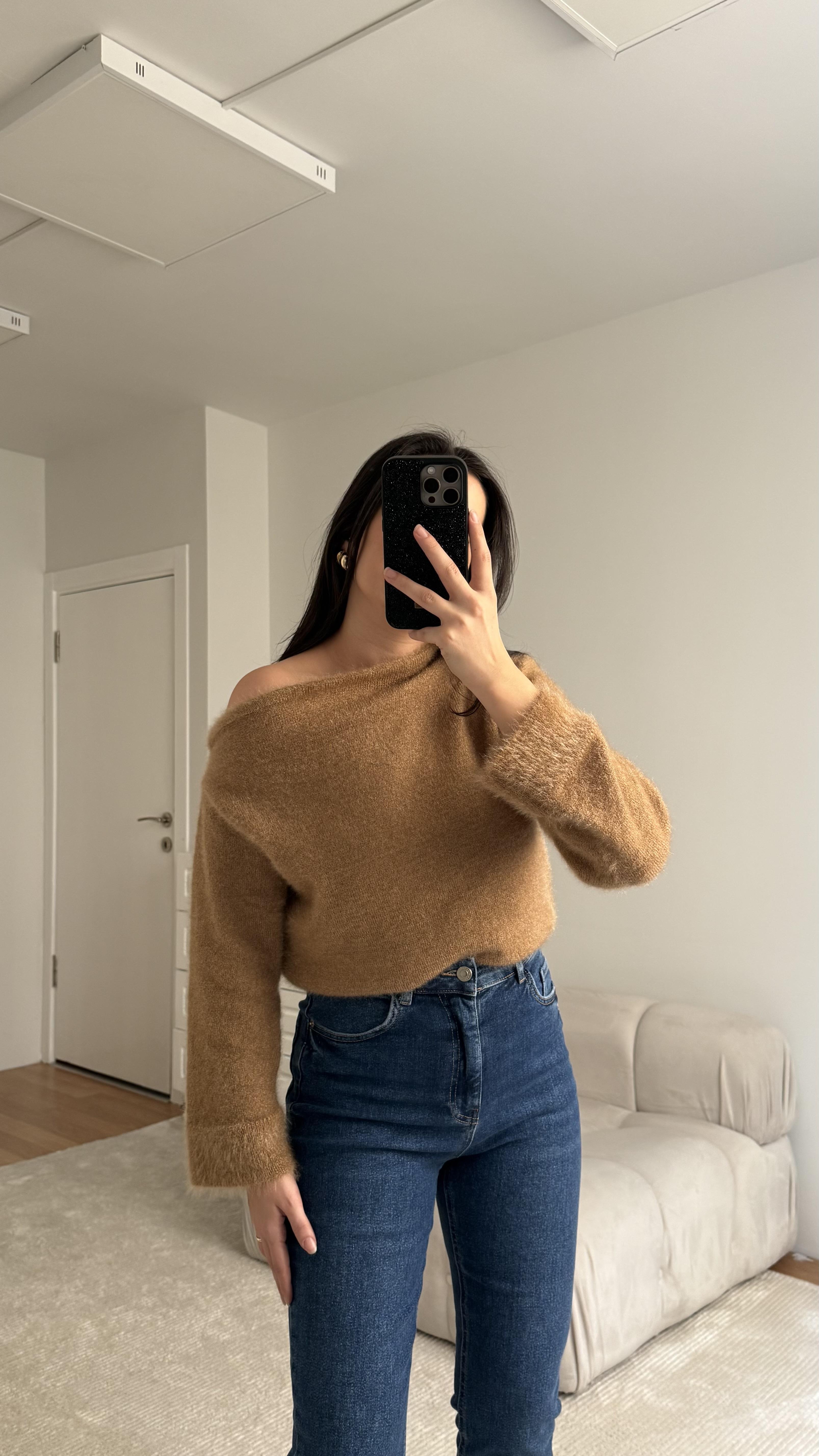 Karamel Kayık Yaka Tüylü Kazak