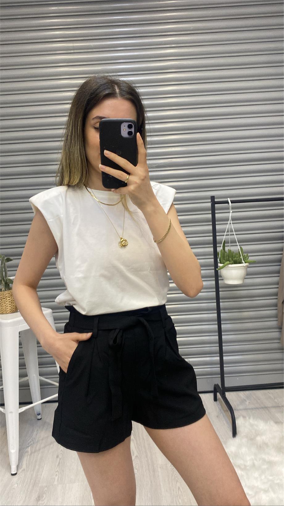 Kemer Detay Kumaş Şort 