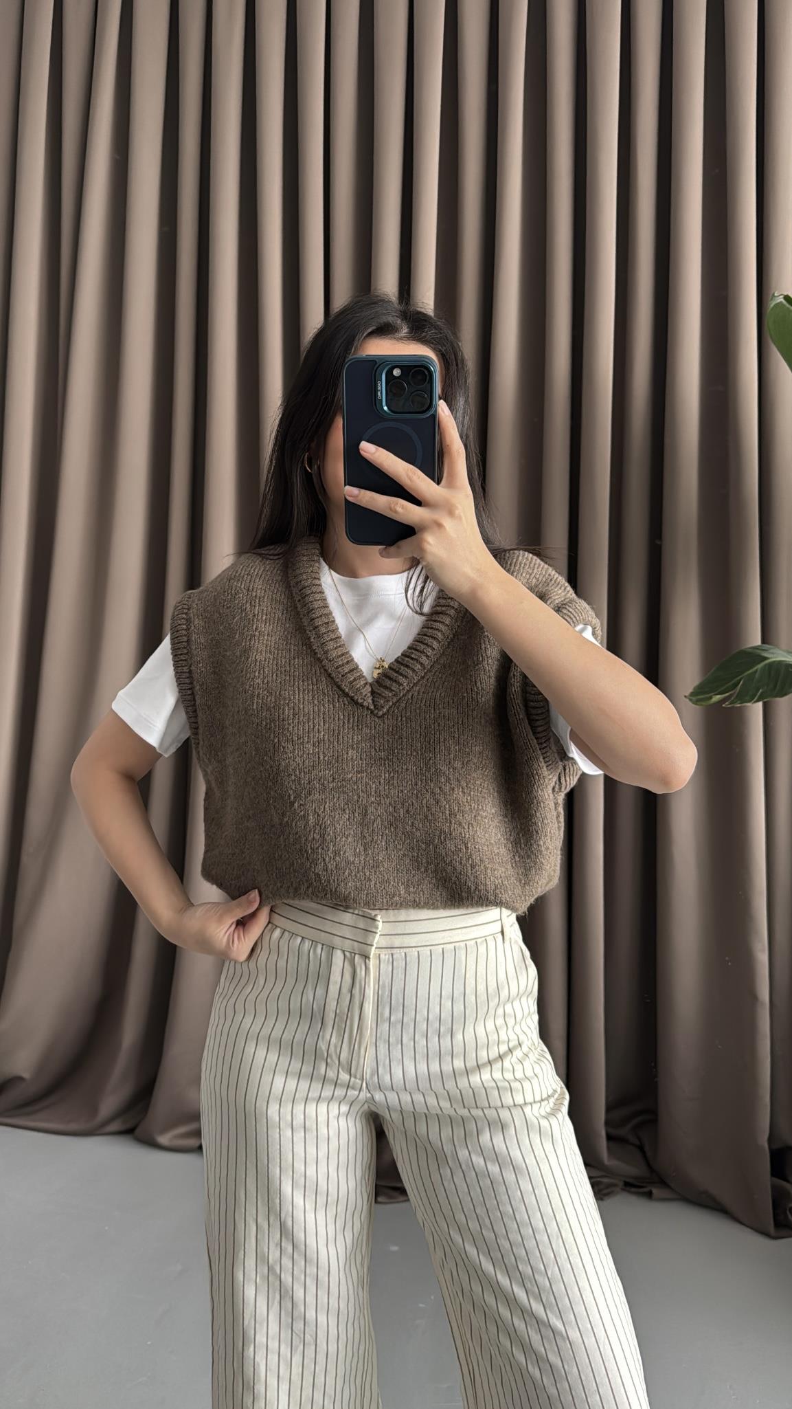 Koyu Vizon V Yaka Triko Süveter