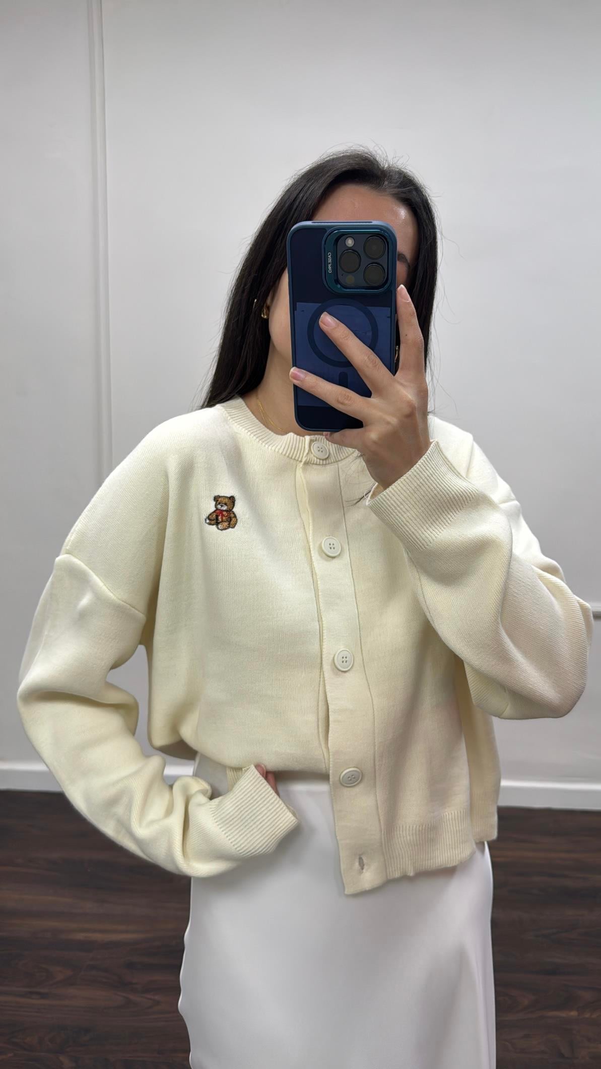 Krem İşleme Detaylı Hırka