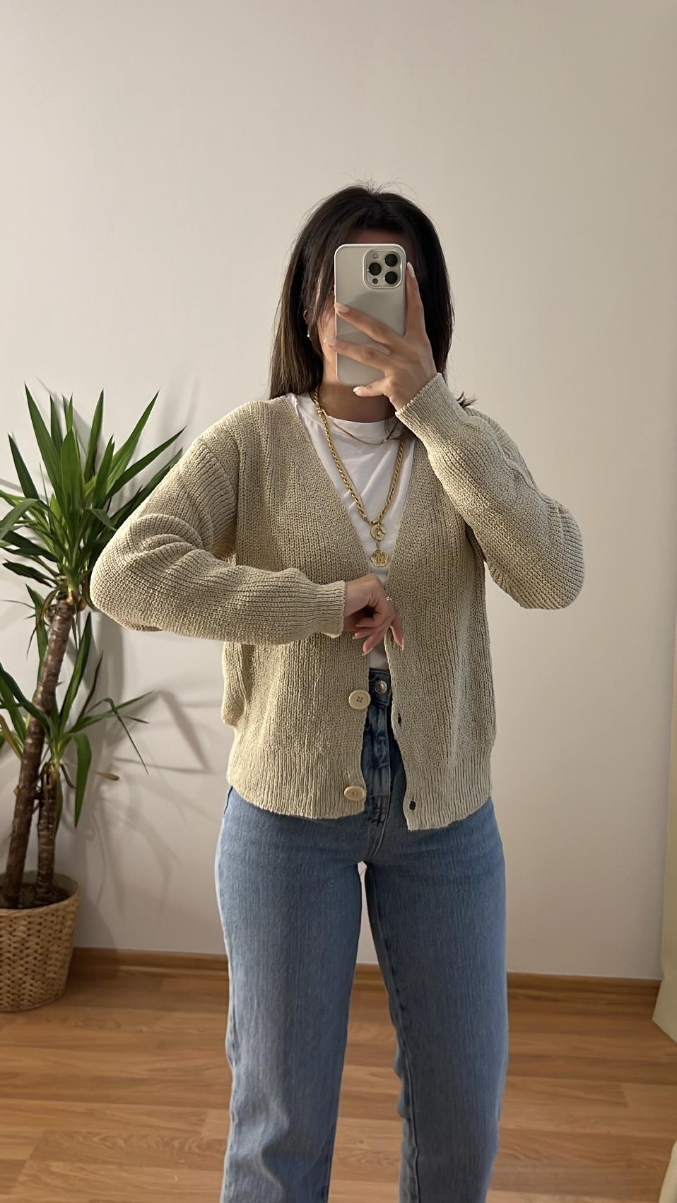 KUM BEJİ V YAKA ÖRME TRİKO HIRKA 