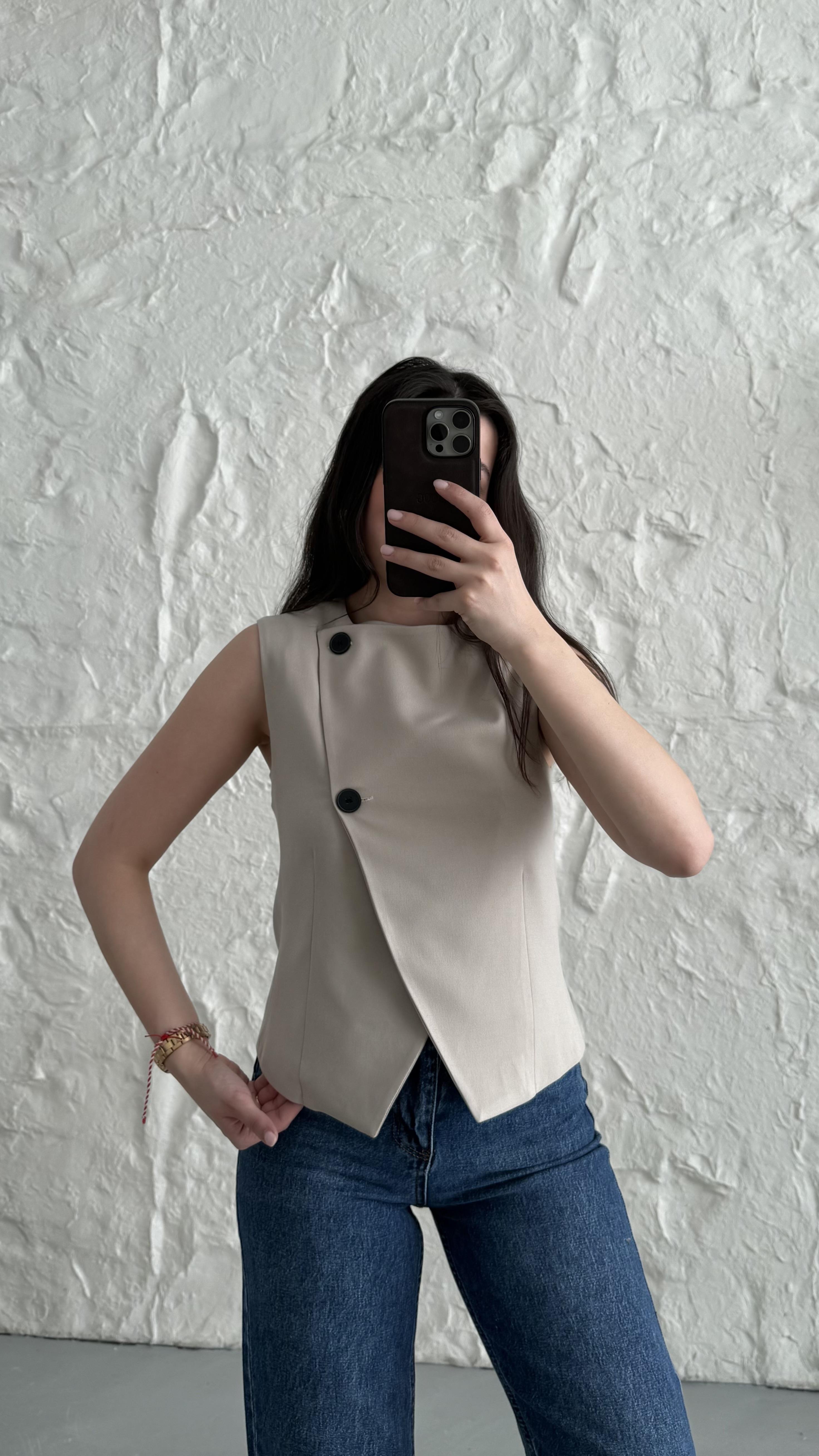 Mad Bej Düğme Detaylı Yelek