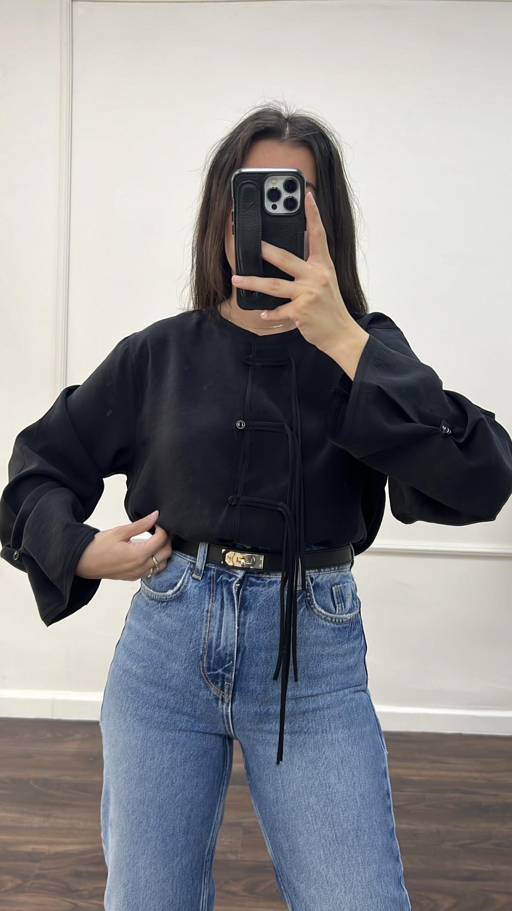 Mad Siyah Askı Detay Dökümlü Tensek Gömlek