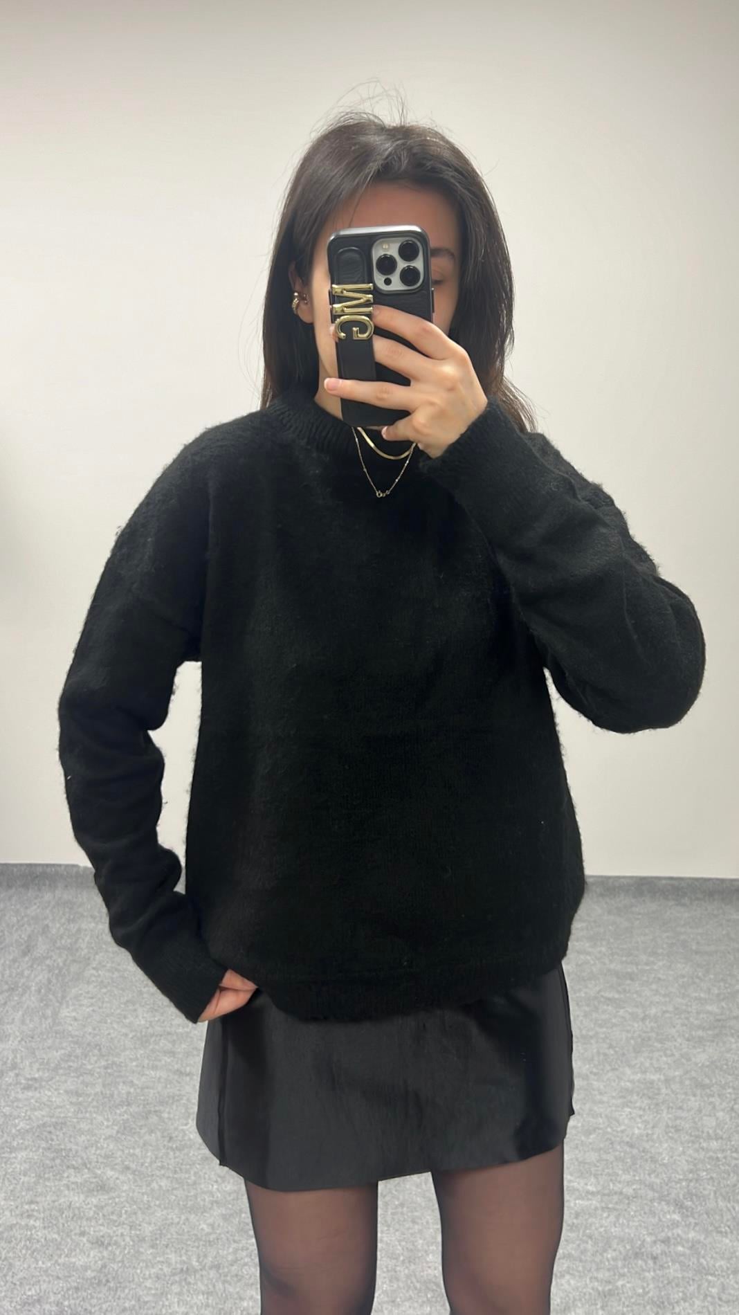 MAD SİYAH TÜYLÜ KAZAK