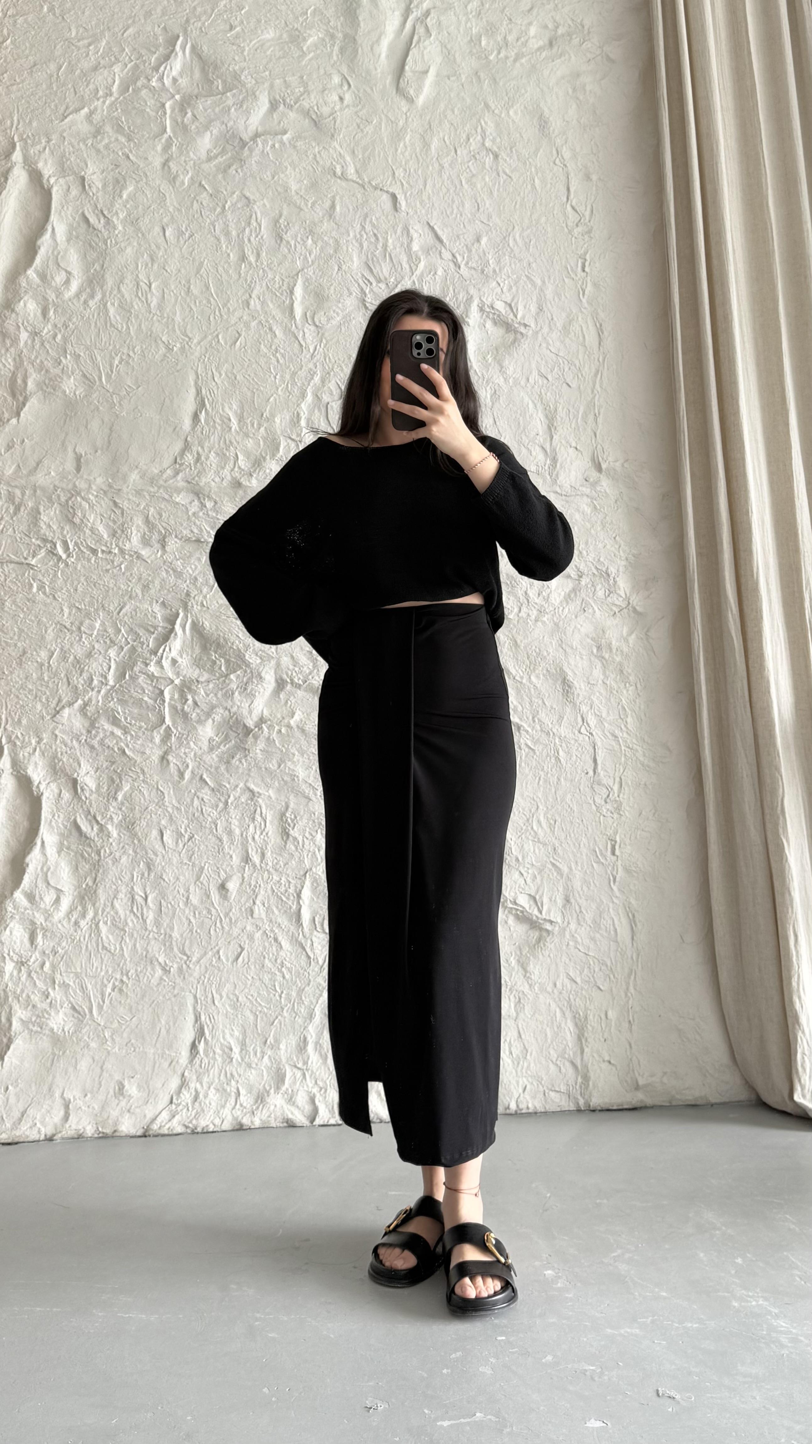 Mad Siyah Yırtmaç Detaylı Modal Midi Etek