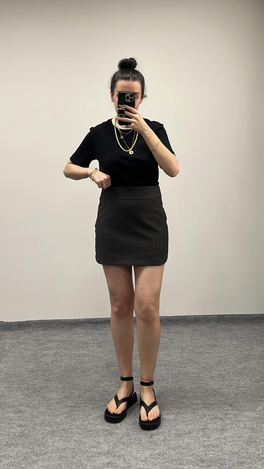 MAD YAKA DETAY SİYAH BASIC TİŞÖRT