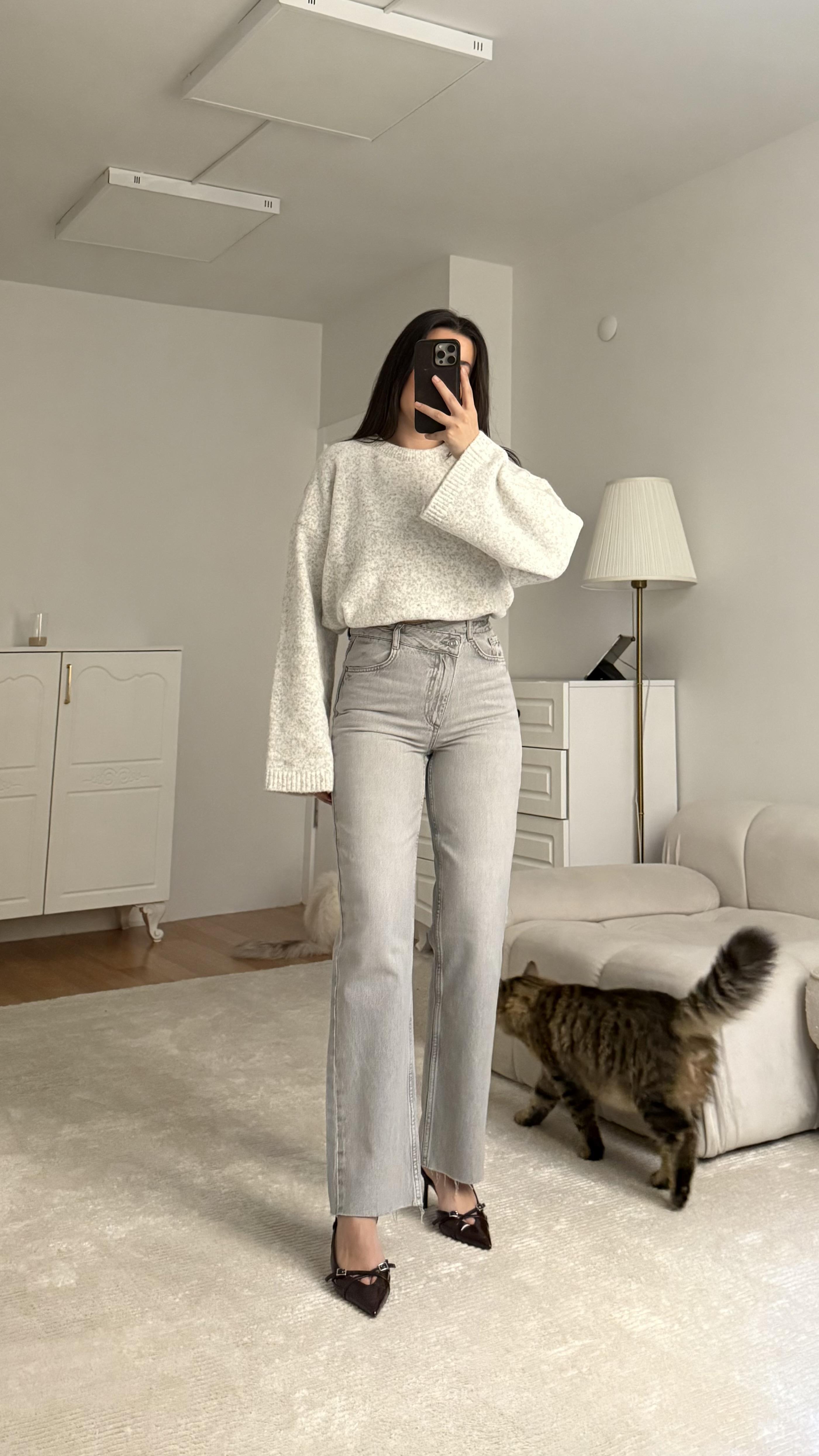 Marka Açık Gri Bel Detaylı Straight Jean 