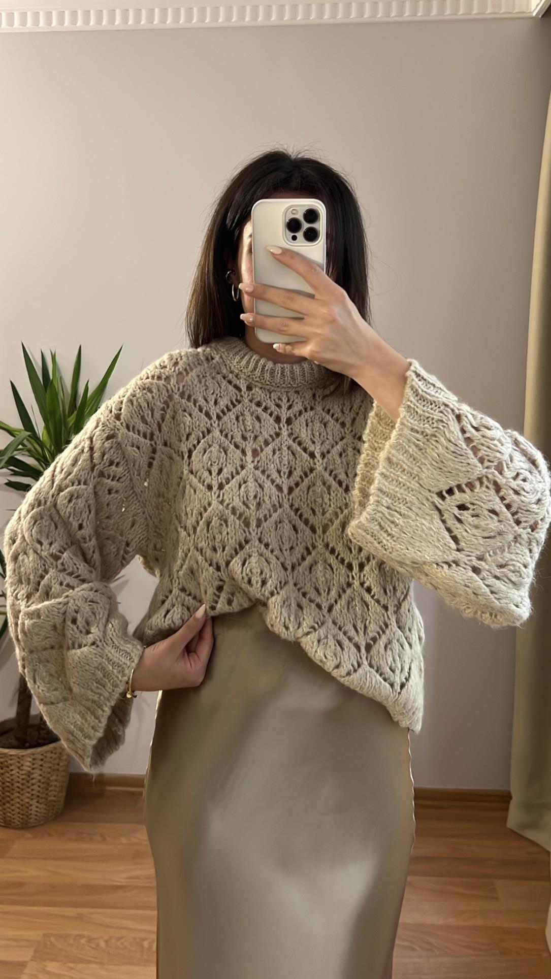 MARKA BEJ DELİKLİ KAZAK