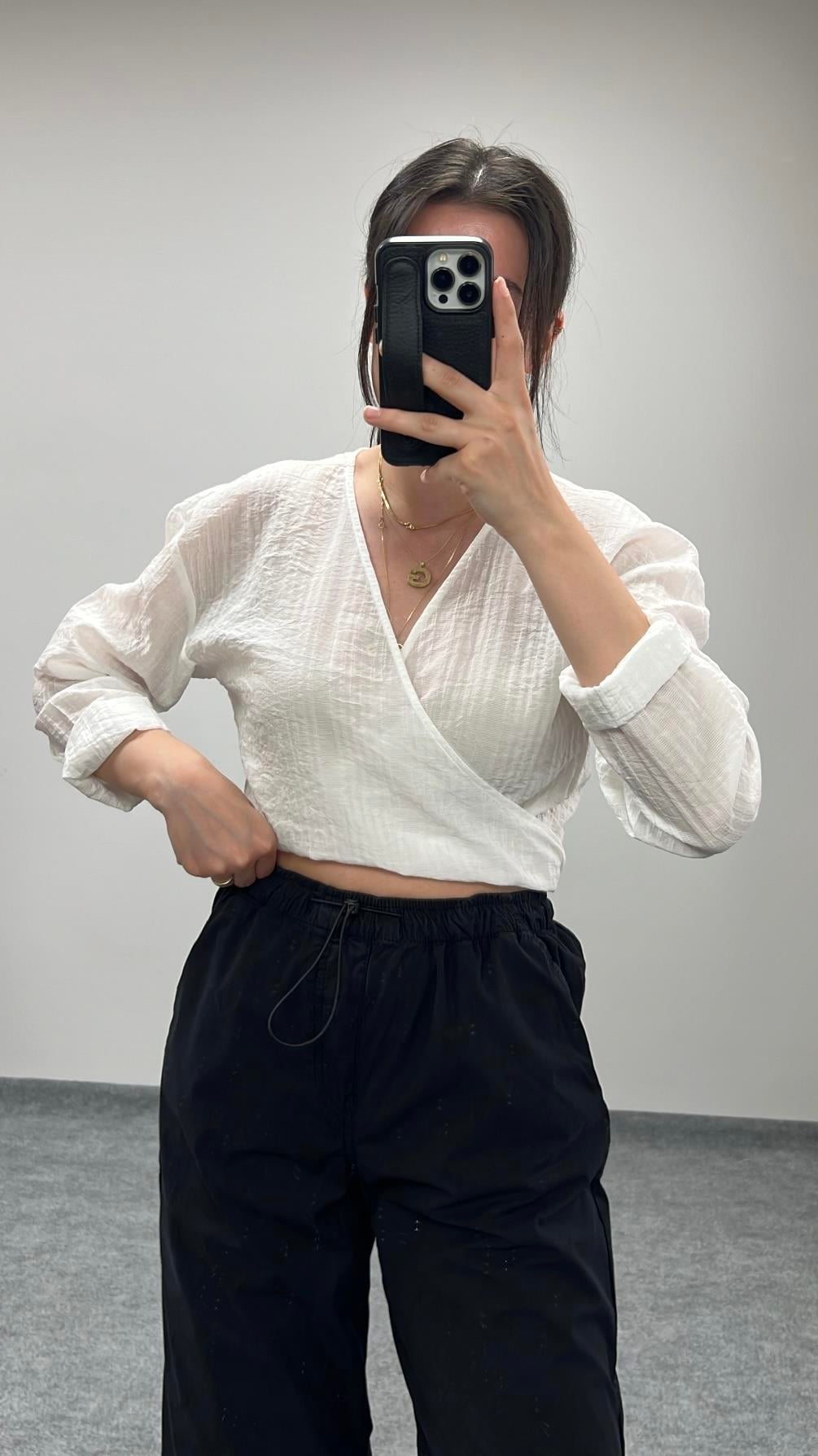 Marka Beyaz Bağlama Detay Gömlek