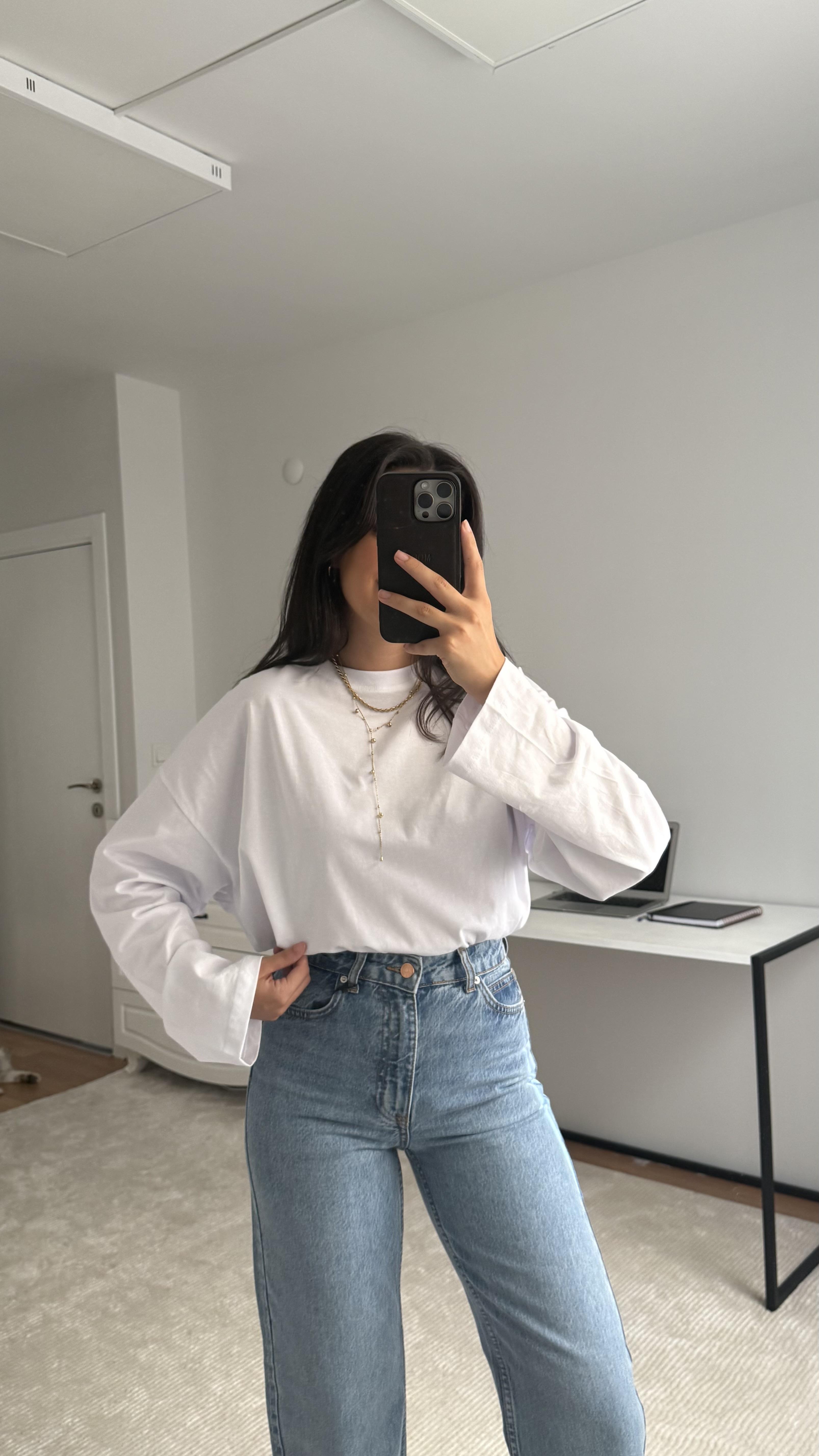 Marka Beyaz Basıc Sweatshirt