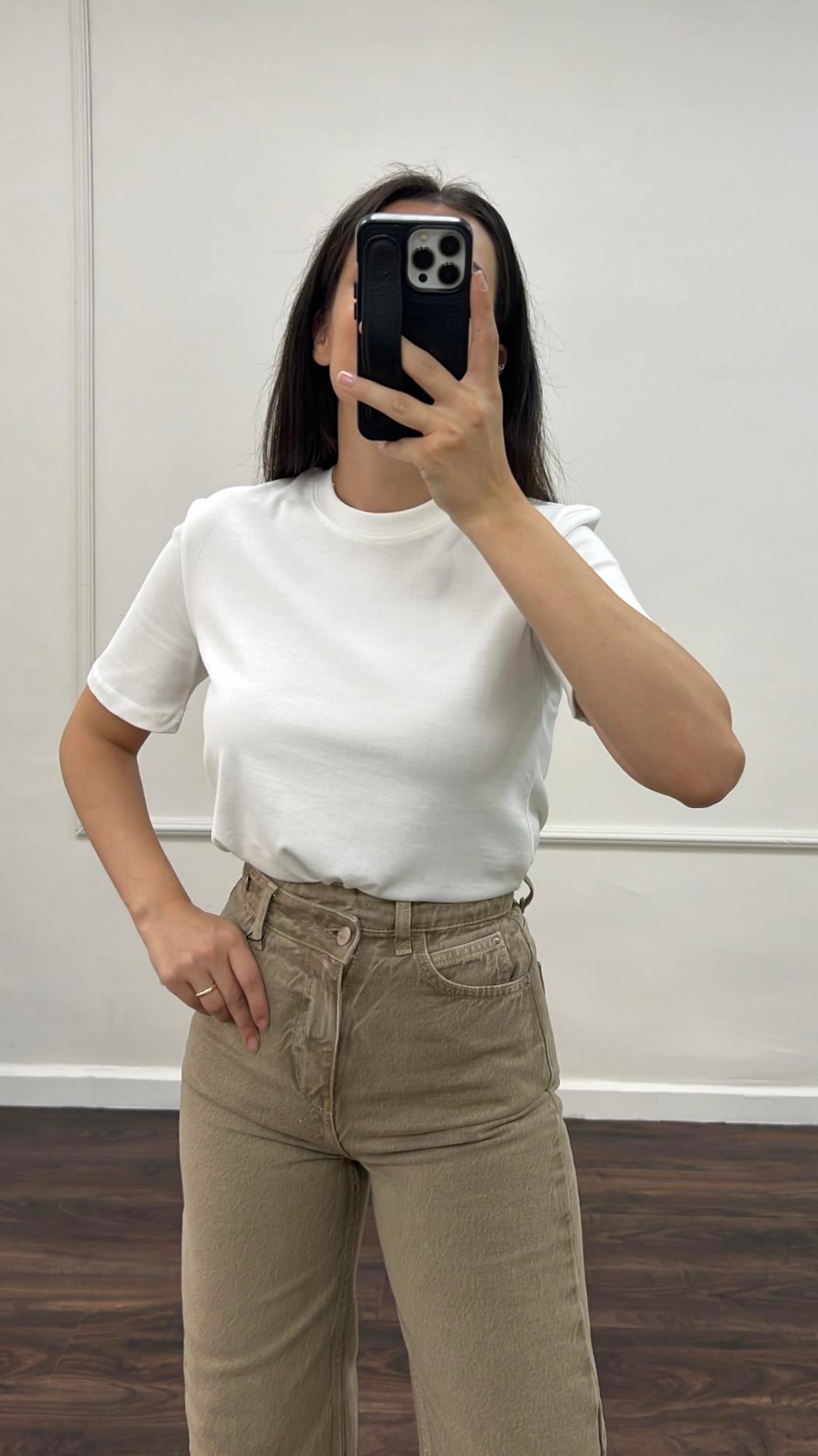 Marka Beyaz Basıc Tişört