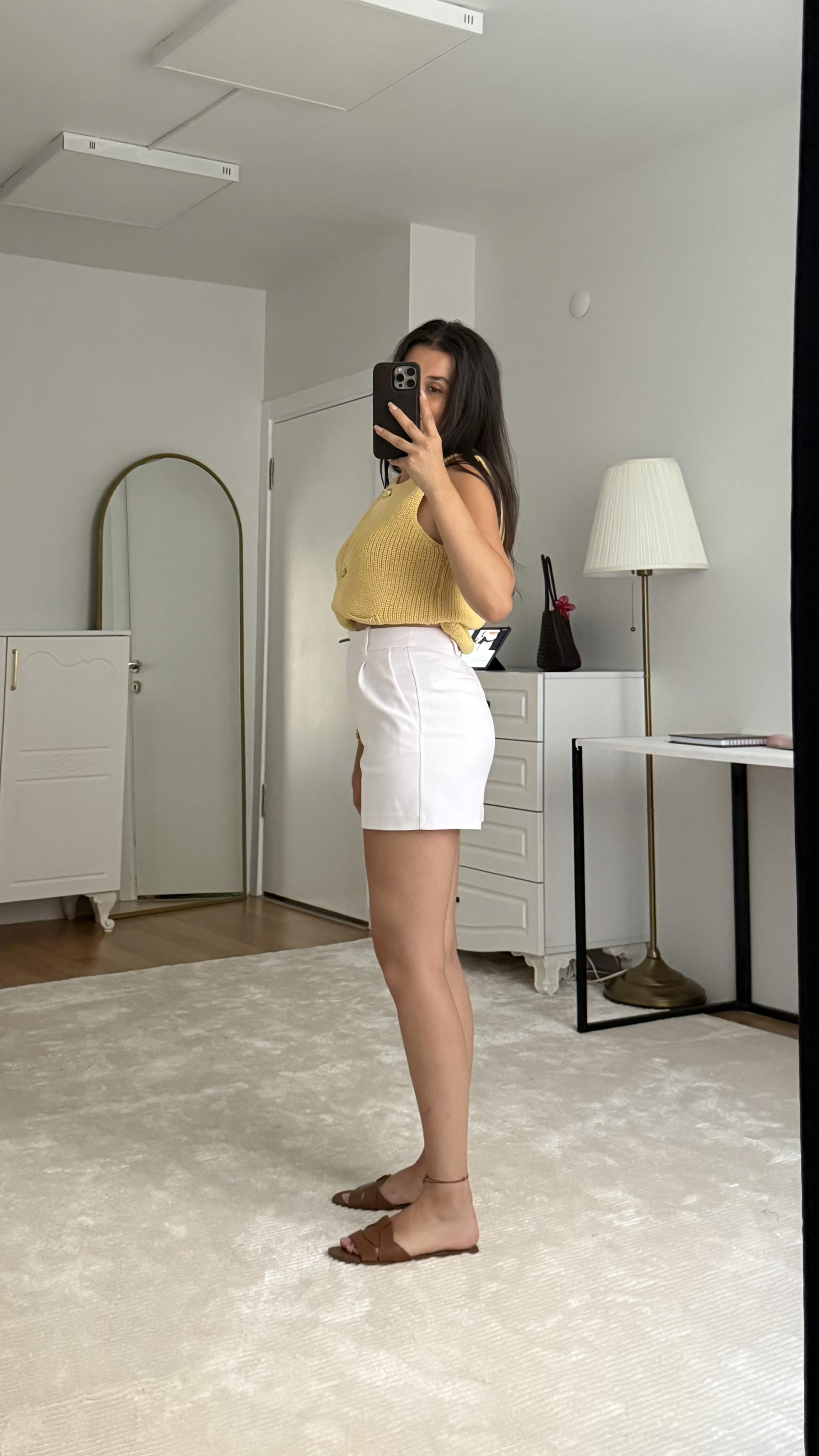 Marka Beyaz Krep Kumaş Şort