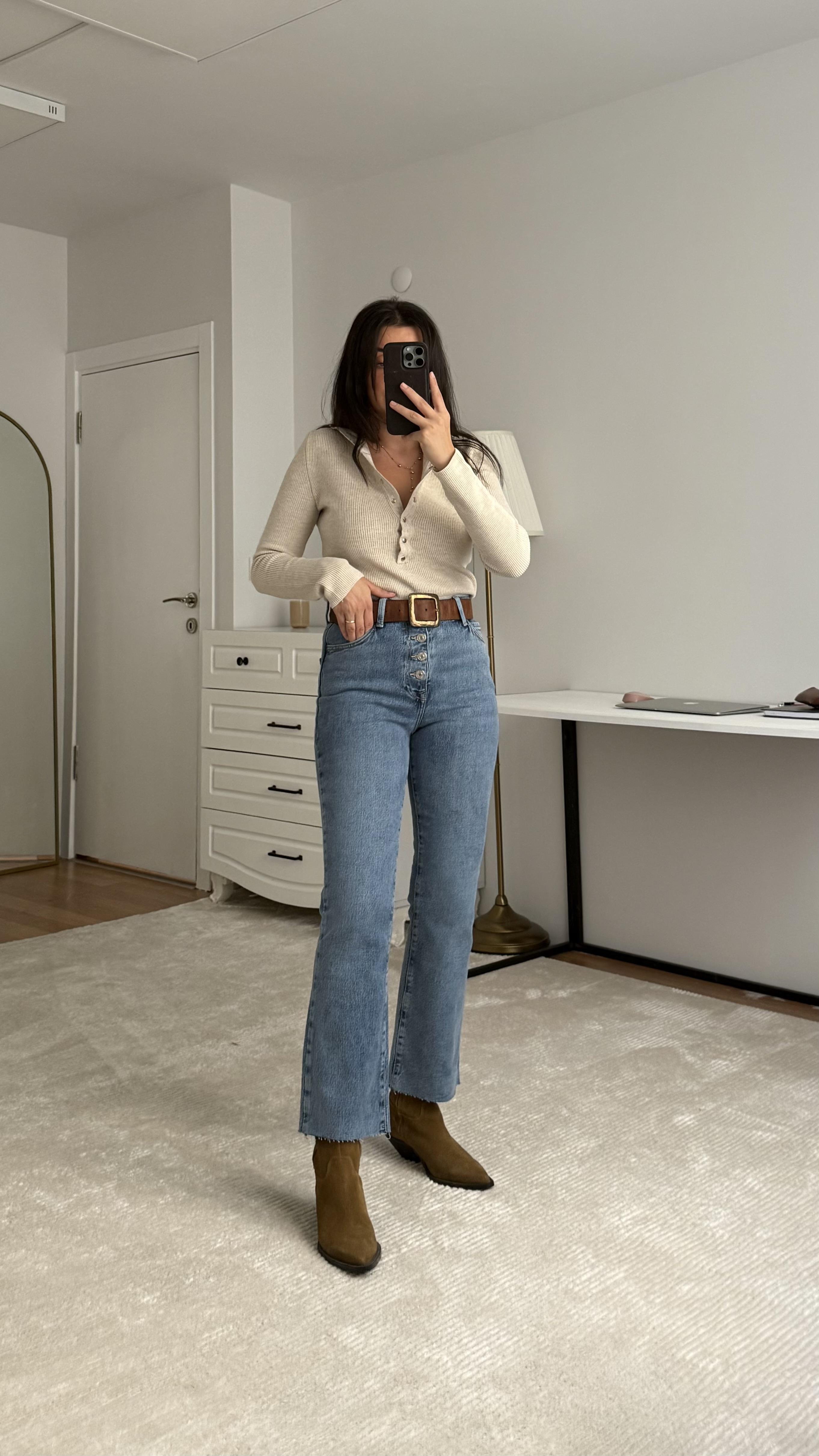 Marka Düğme Detaylı Flare Jean