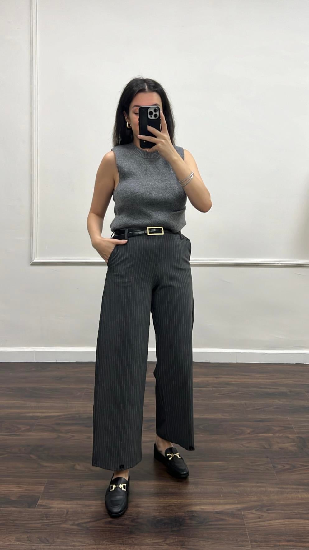 Marka Gri Çizgili Paça Detay Pantolon 