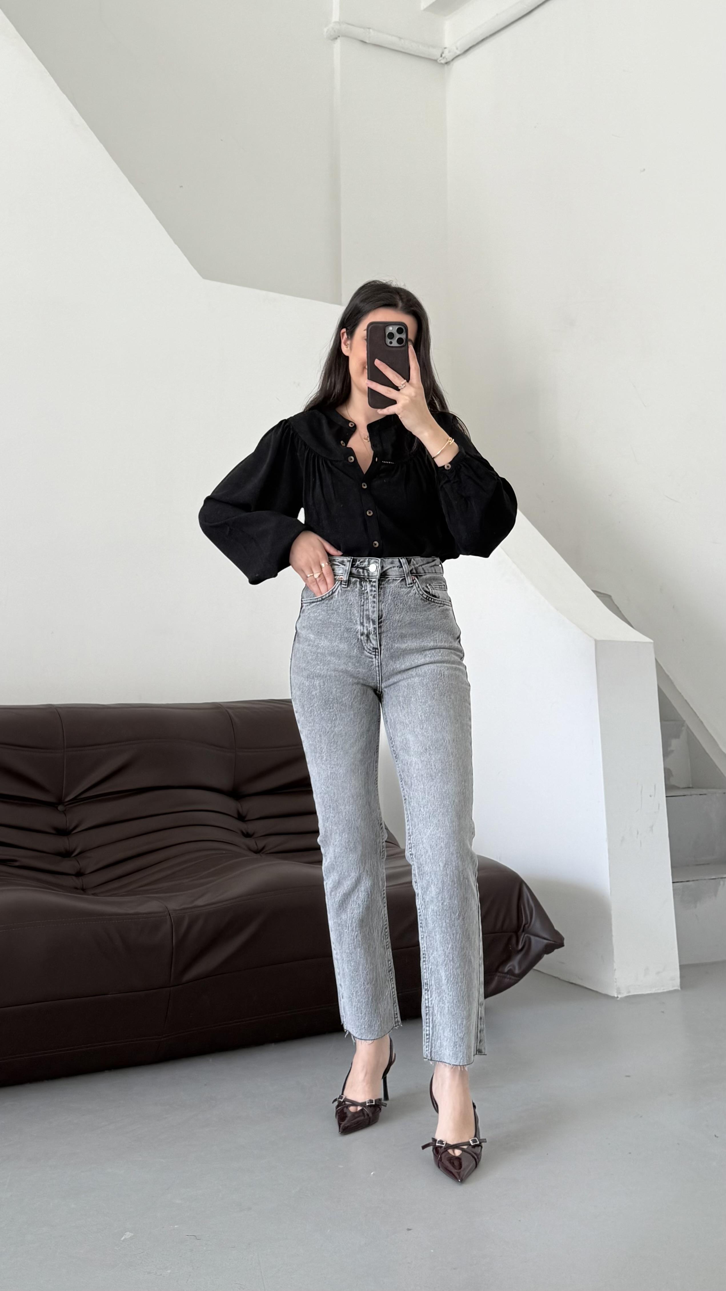 Marka Gri Straight Fıt Jean