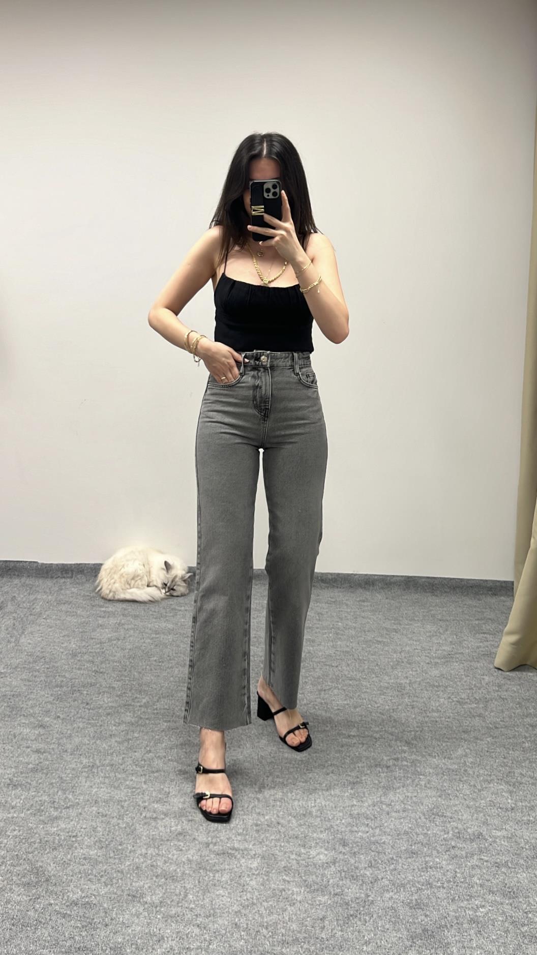 Marka Gri Straight Fıt Jean