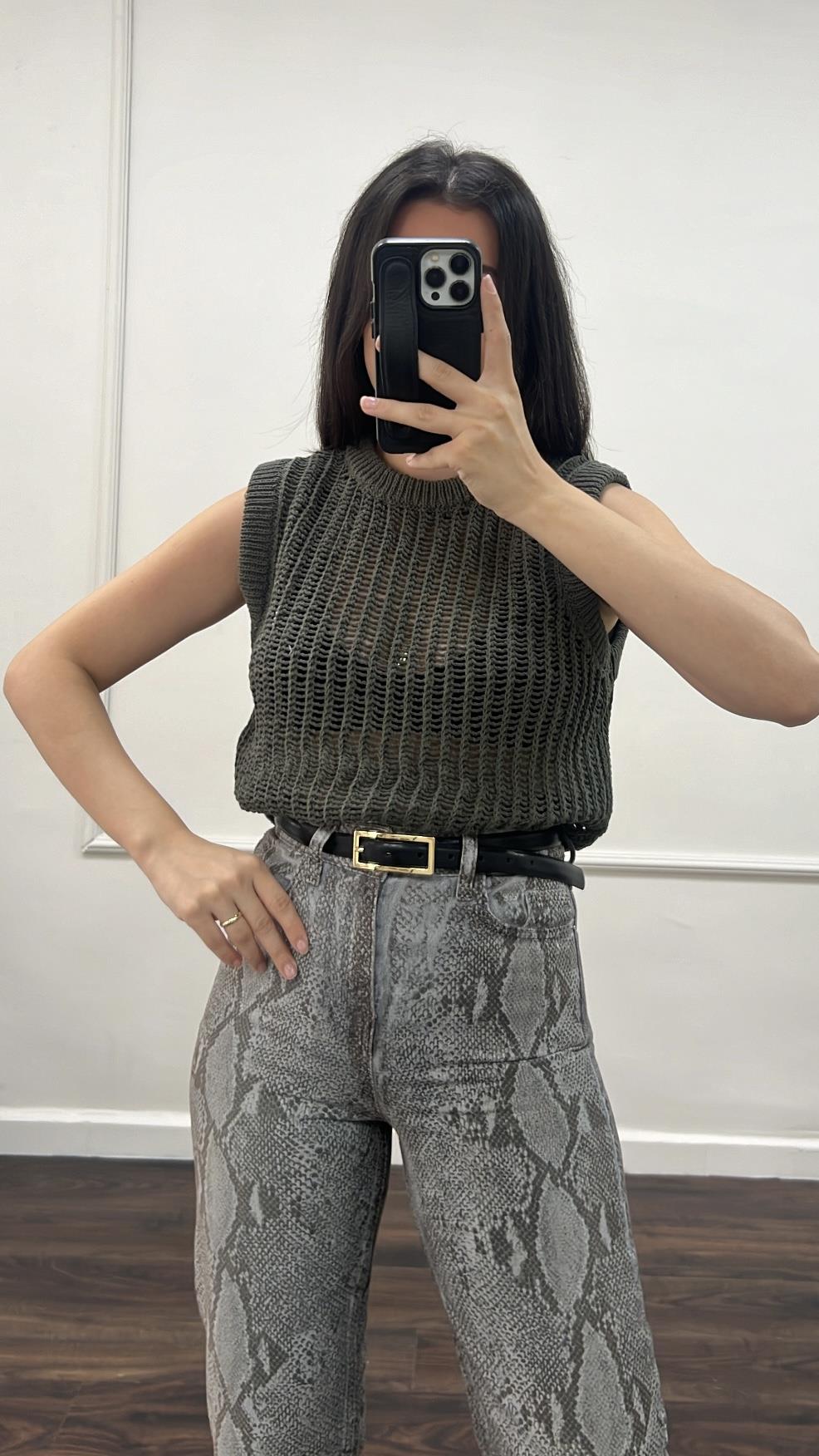 Marka Haki Ajurlu Örme Yelek