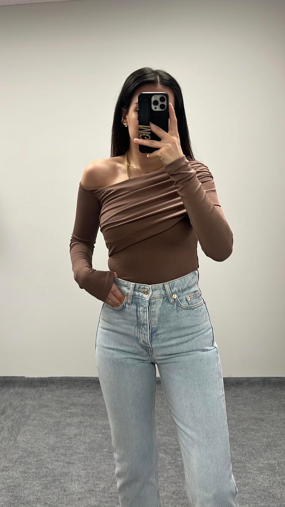 MARKA KAHVE DRAPE OMUZ DETAY BLUZ