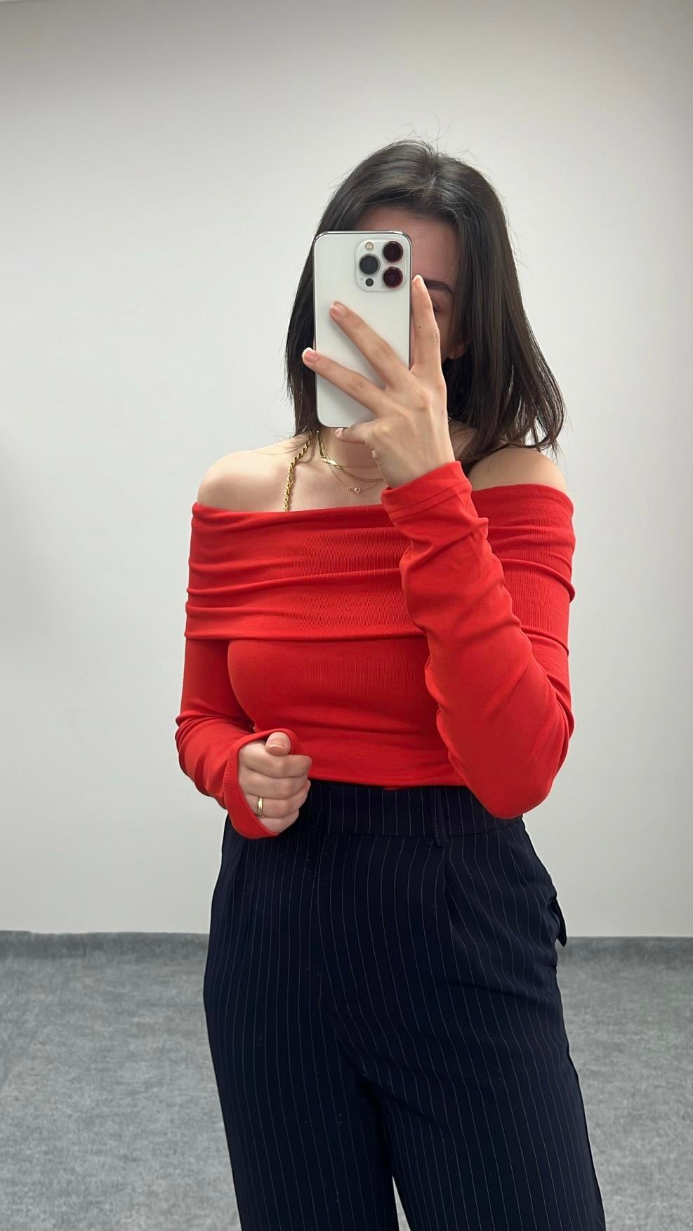 MARKA KIRMIZI MADONNA YAKA BLUZ