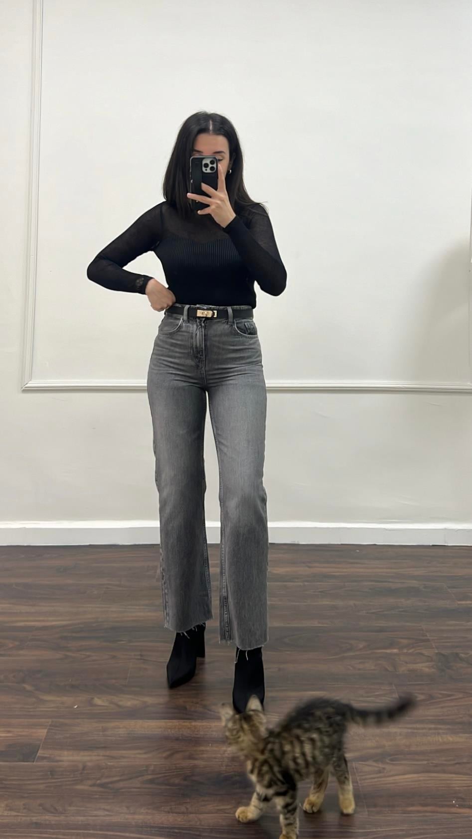 Marka Koyu Gri Eskitmeli Straight Fıt Jean