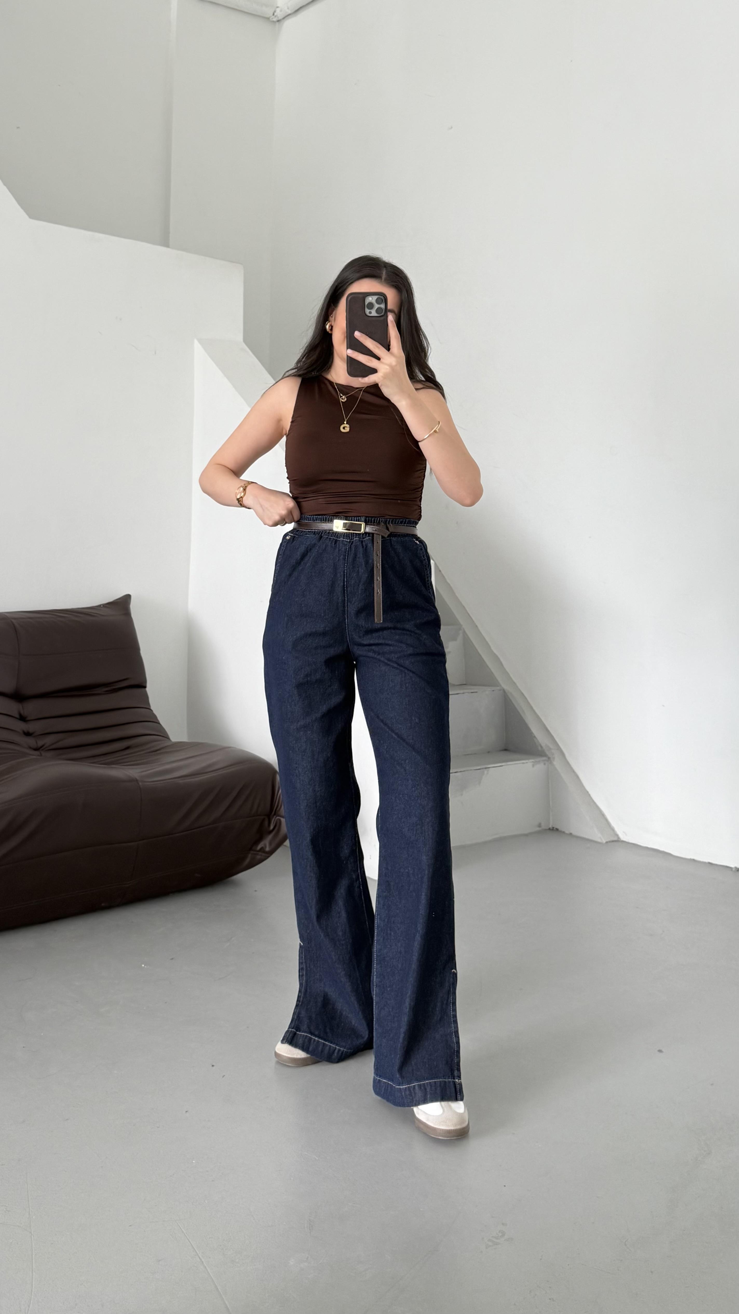 Marka Koyu Laci Paça Detaylı Denim Pantolon