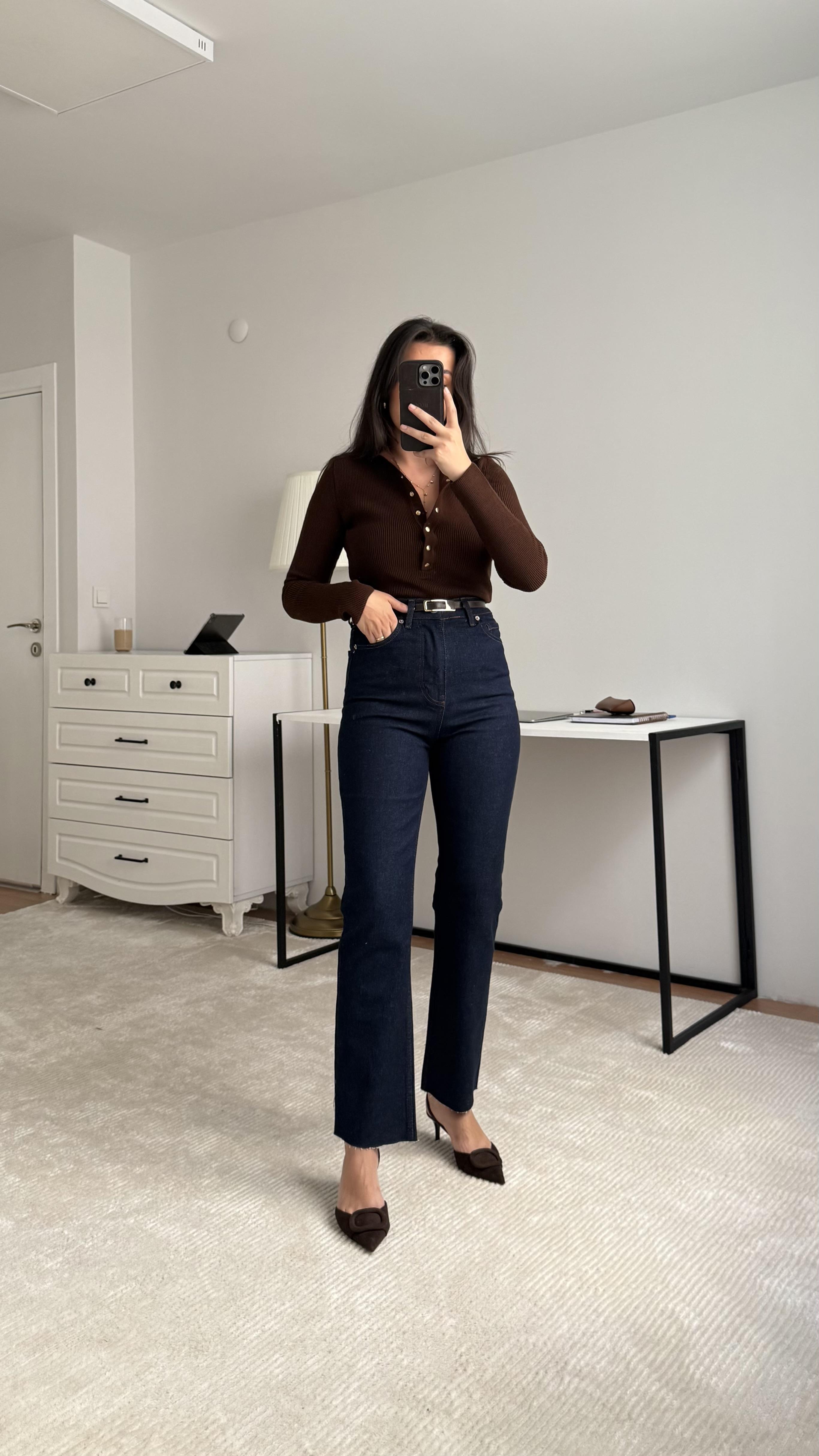 Marka Koyu Lacivert Ultra Yüksek Bel Straight Jean