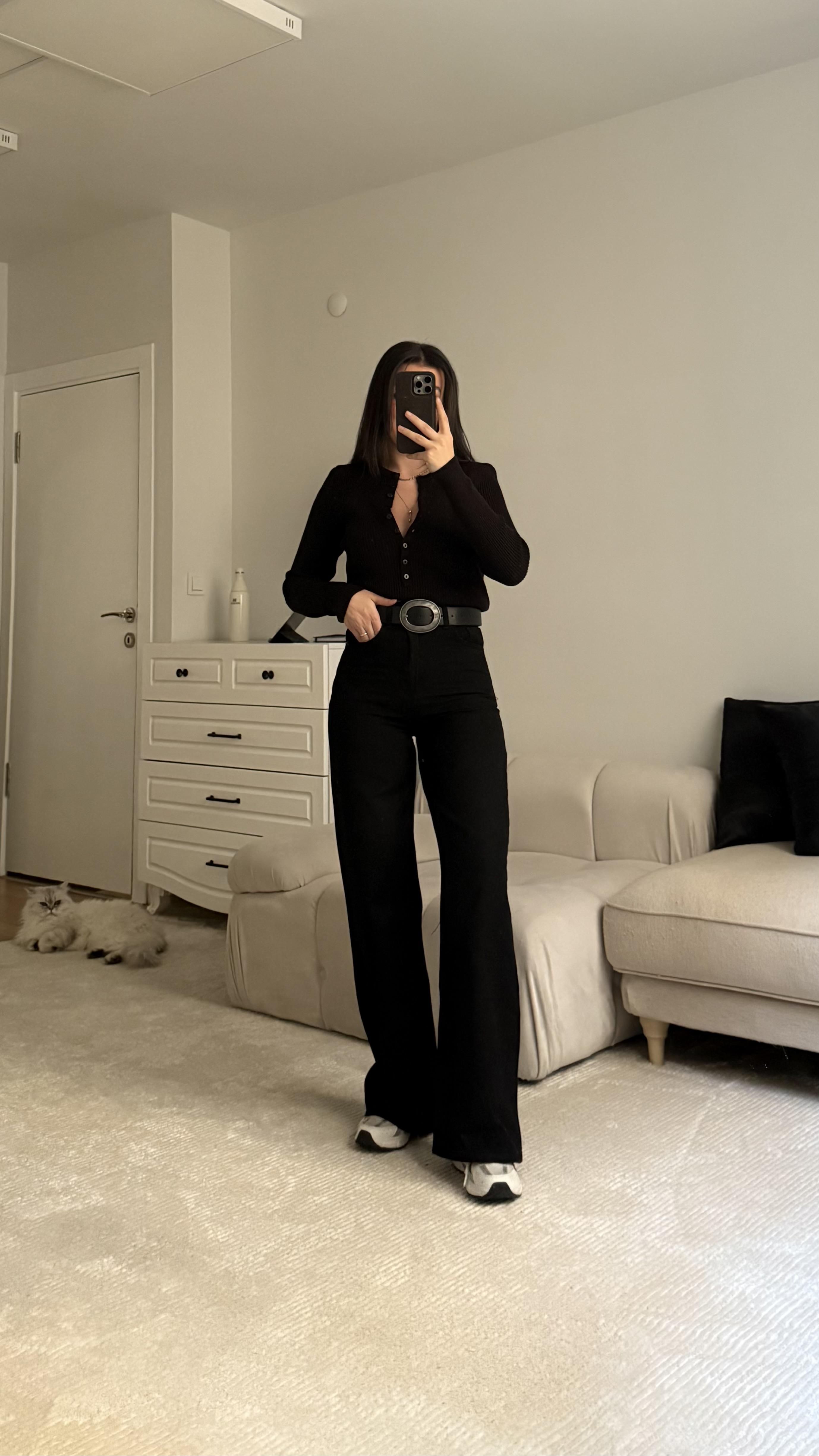 Marka Siyah Bol Paça Jean