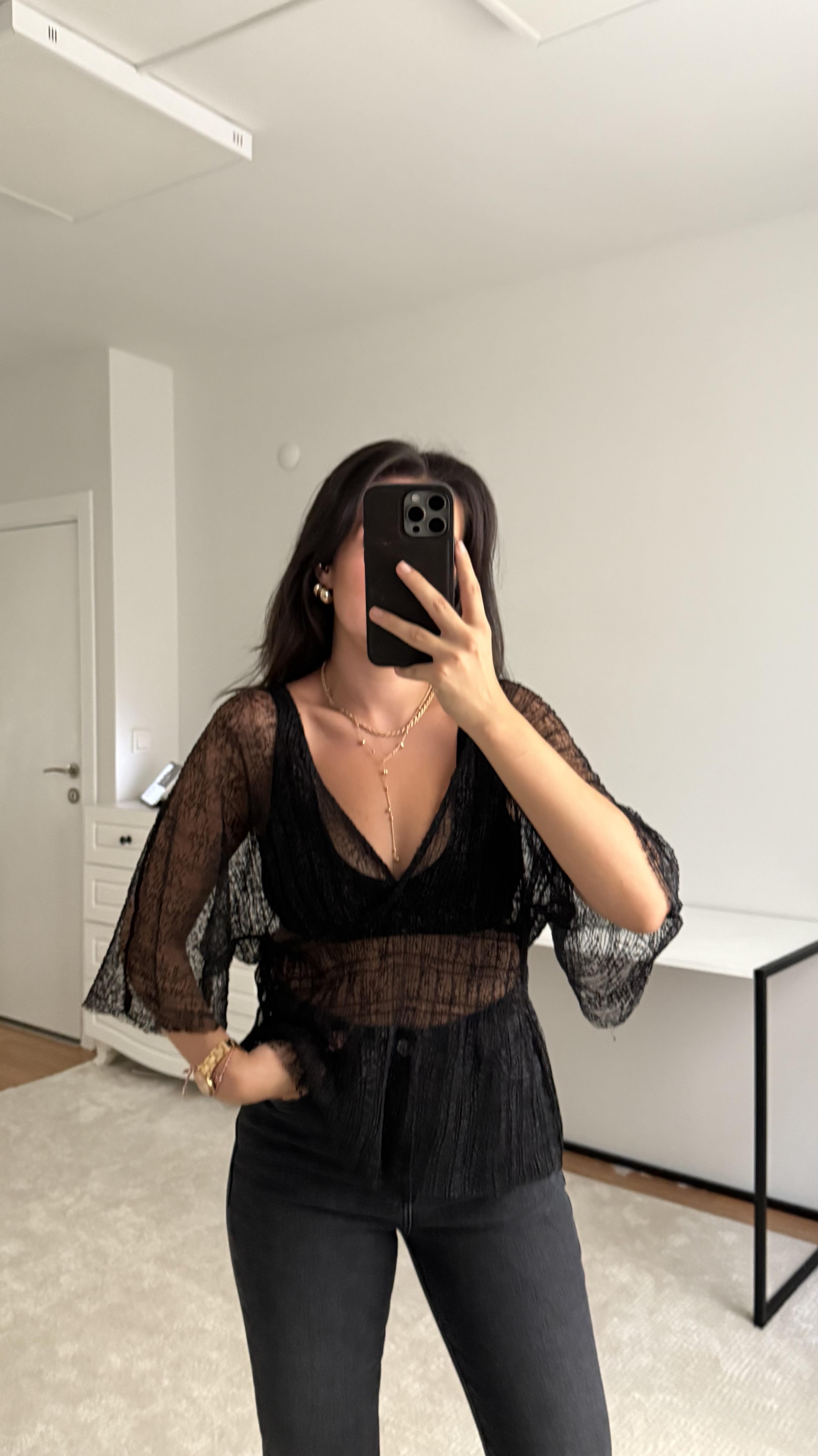 Marka Siyah Dantel Bluz