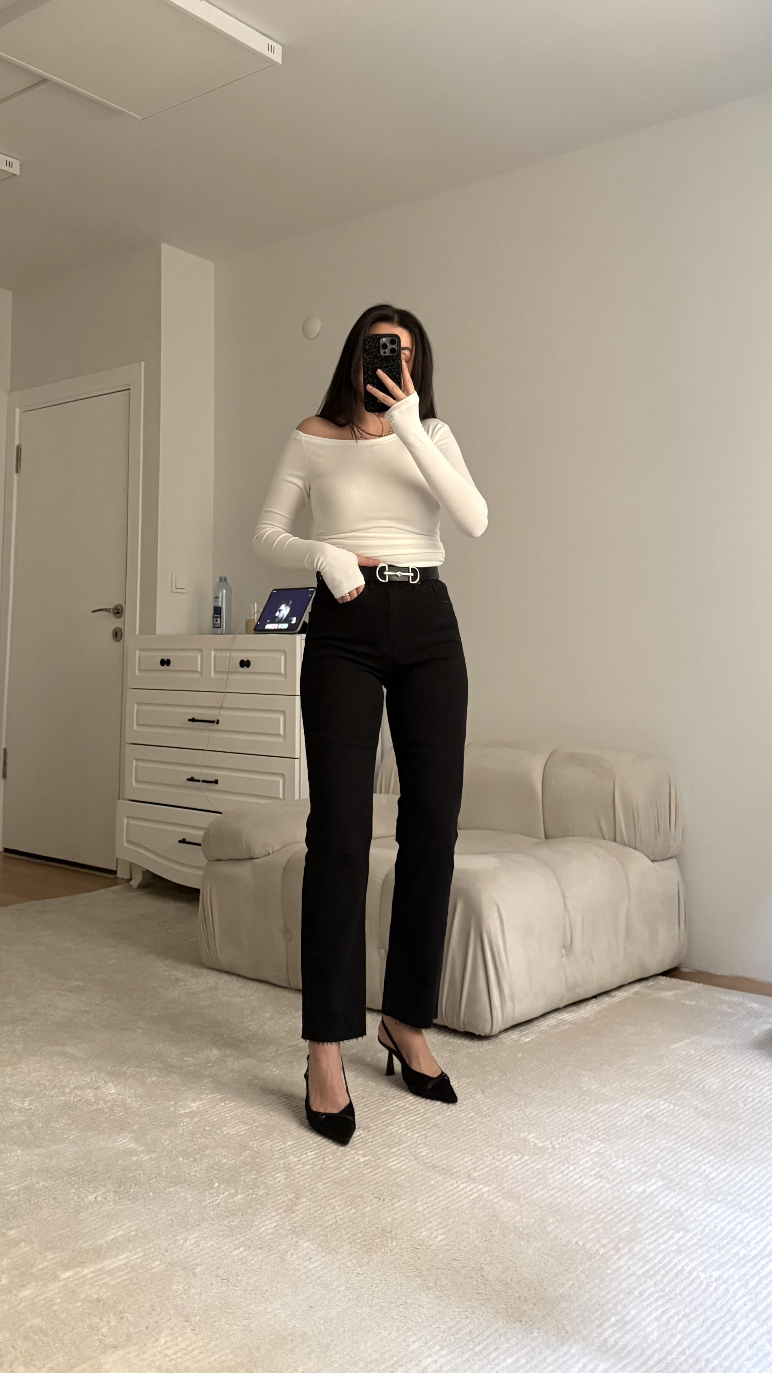 Marka Siyah Düz Kesim Jean