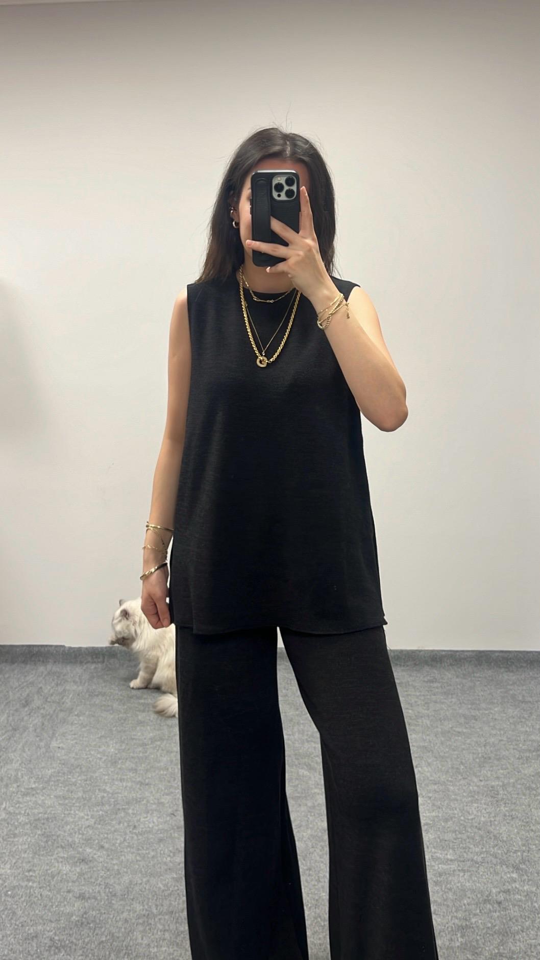 MARKA SİYAH KOLSUZ SOFT BLUZ