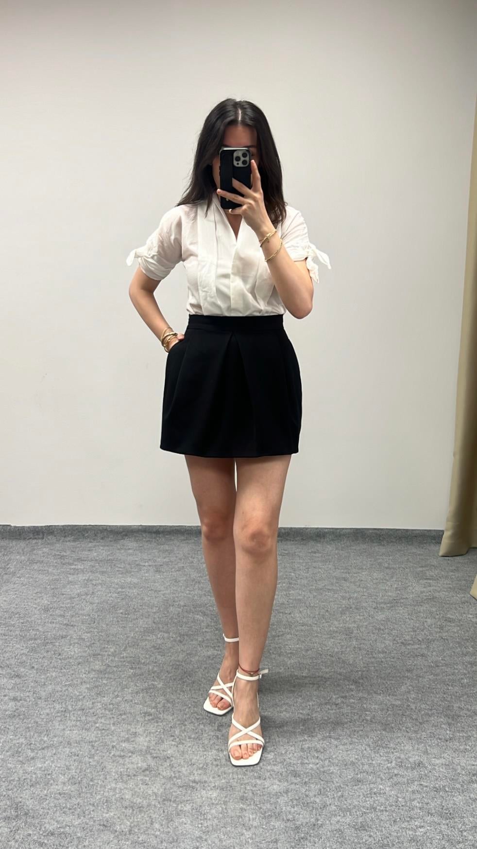 Marka Siyah Pileli Etek