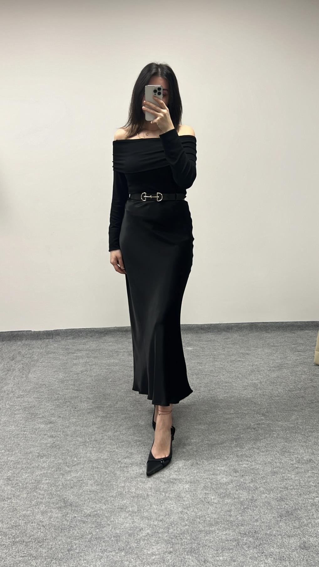 MARKA SİYAH SATEN ETEK