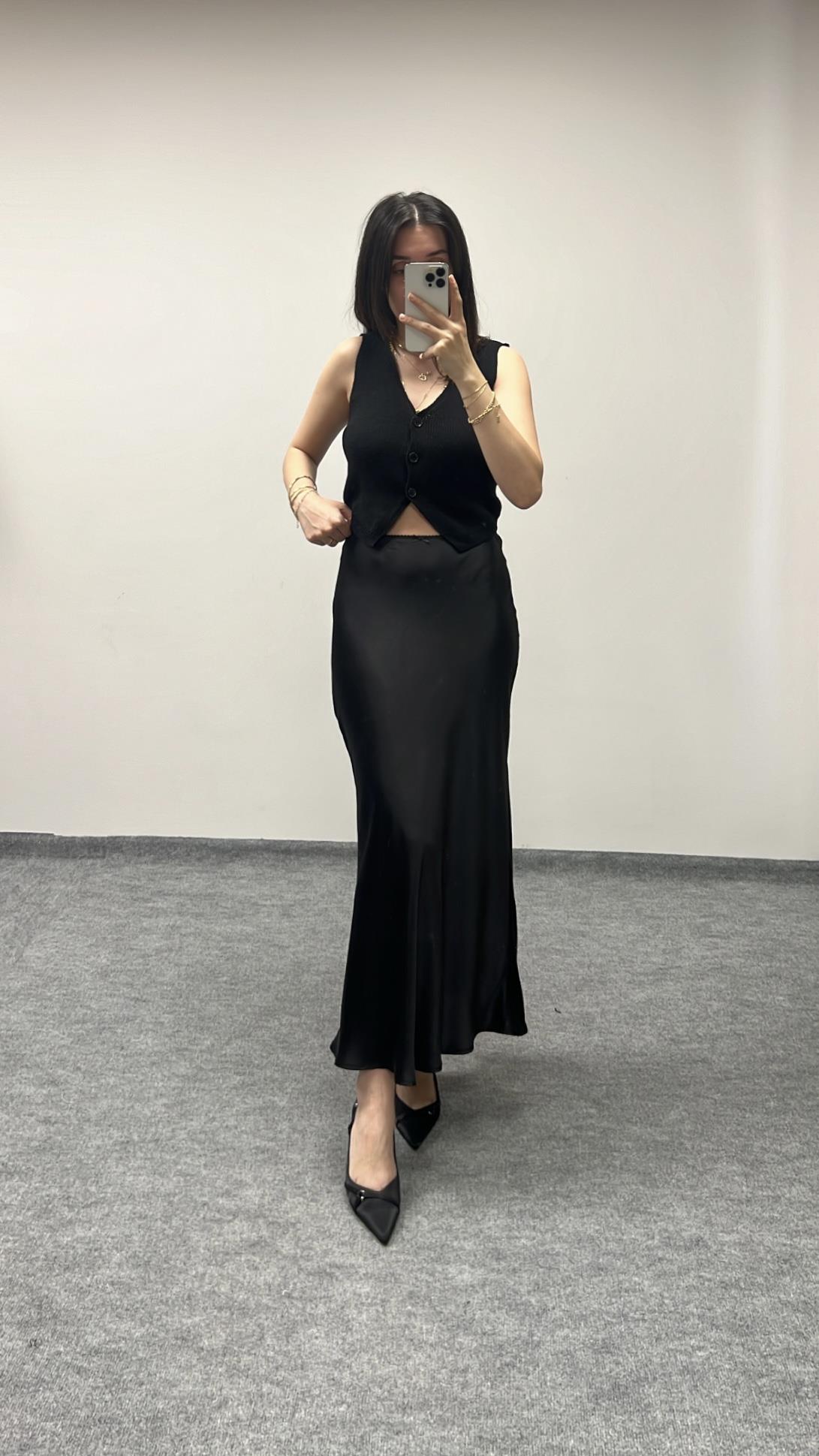 Marka Siyah Saten Etek