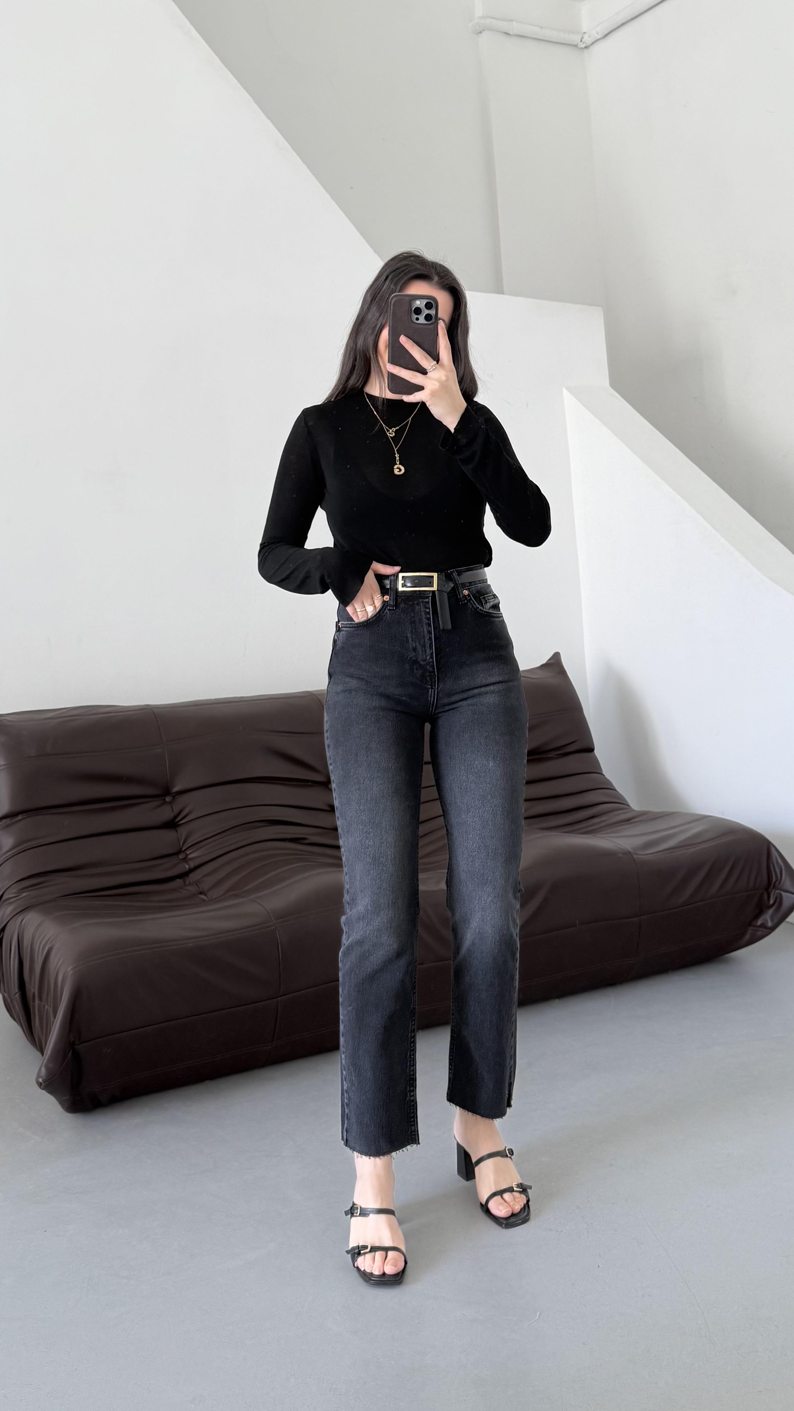 Marka Siyah Straight Fıt Jean