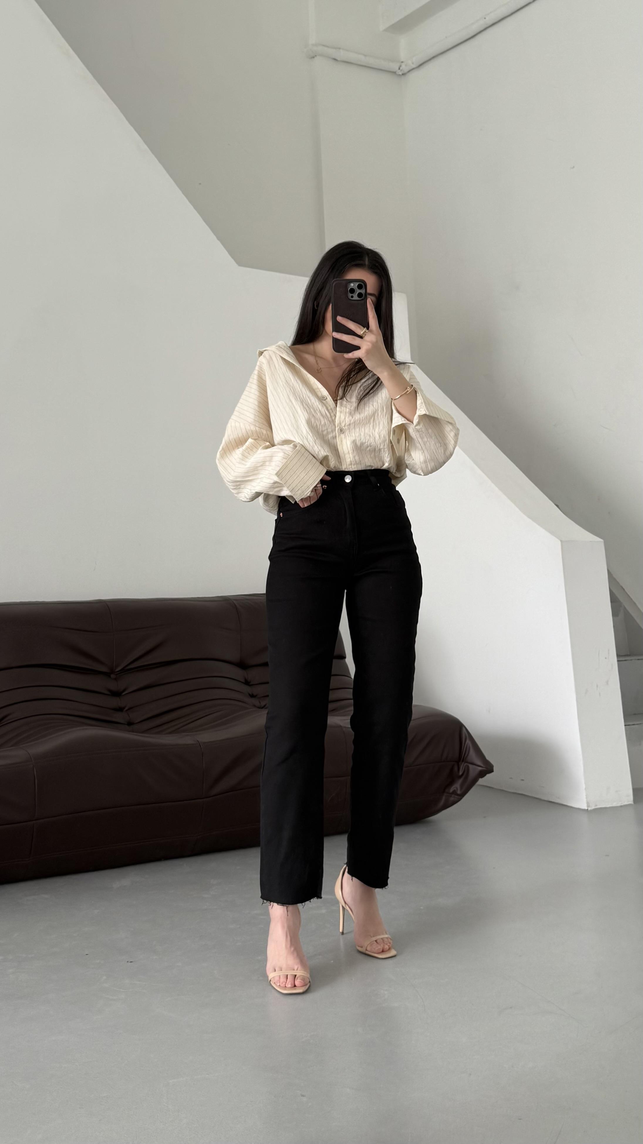 Marka Siyah Straight Fıt Jean