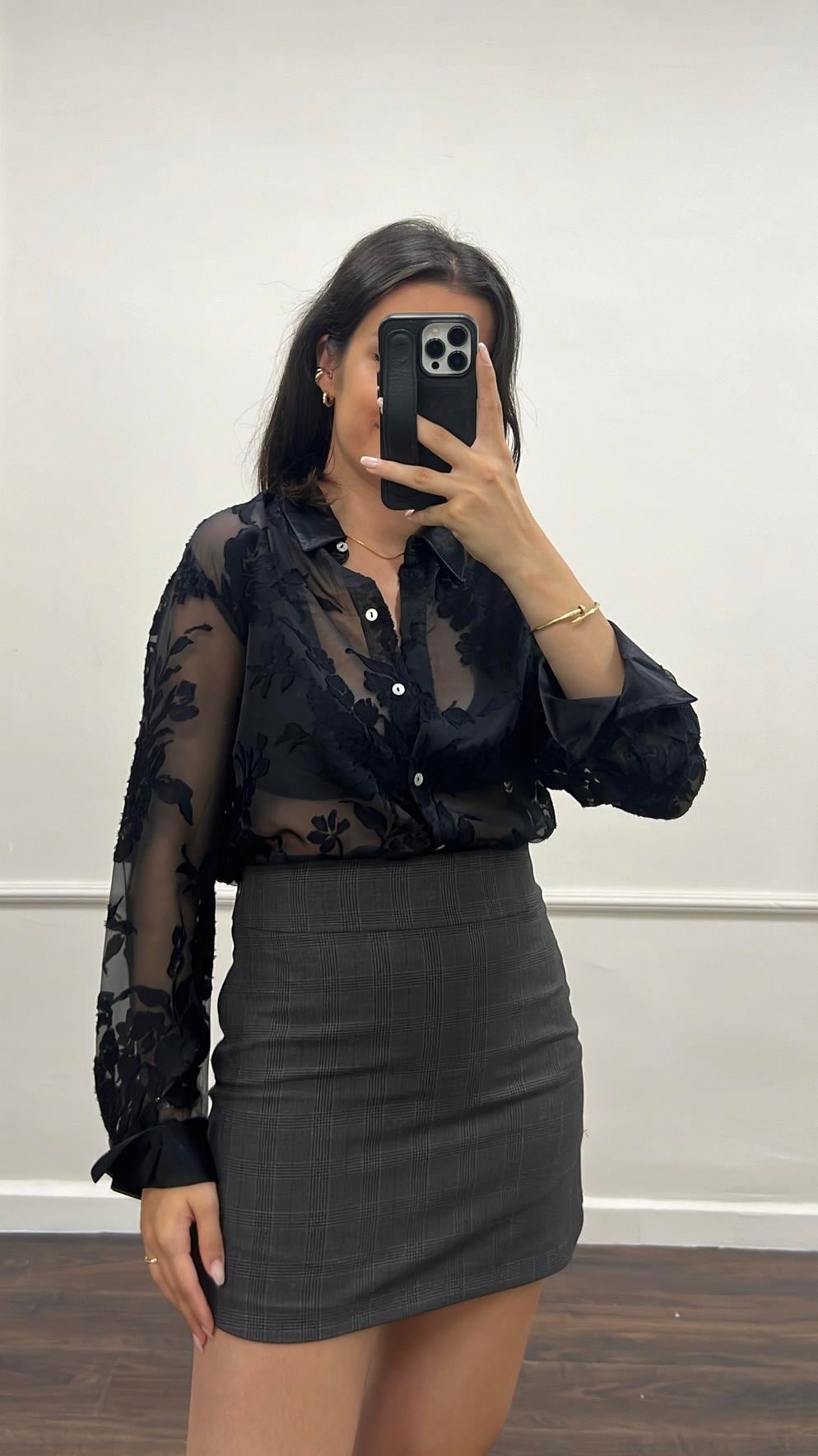 Marka Siyah Transparan Çiçek Detaylı Gömlek