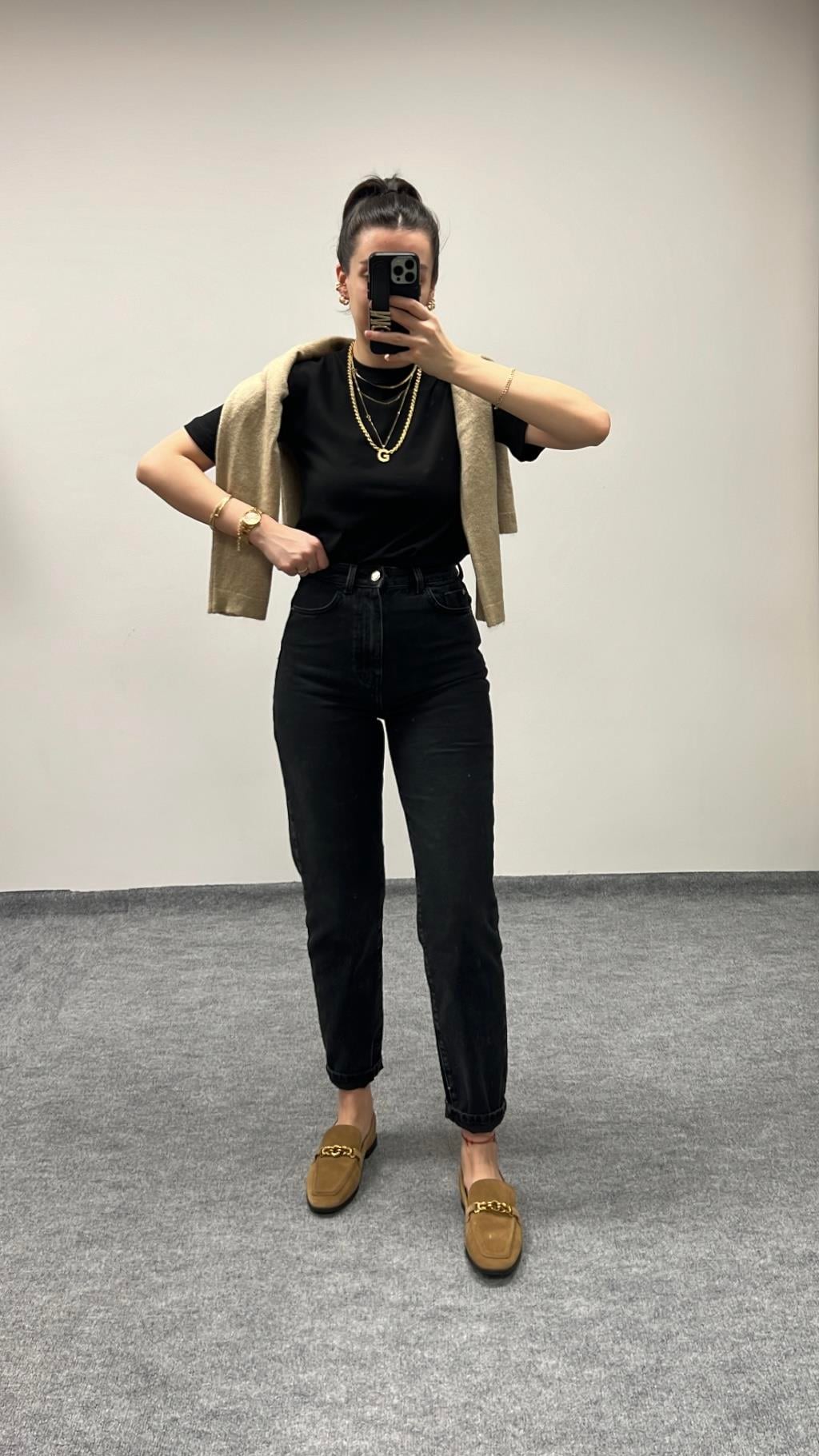 MARKA YIKAMALI SİYAH MOM FIT JEAN