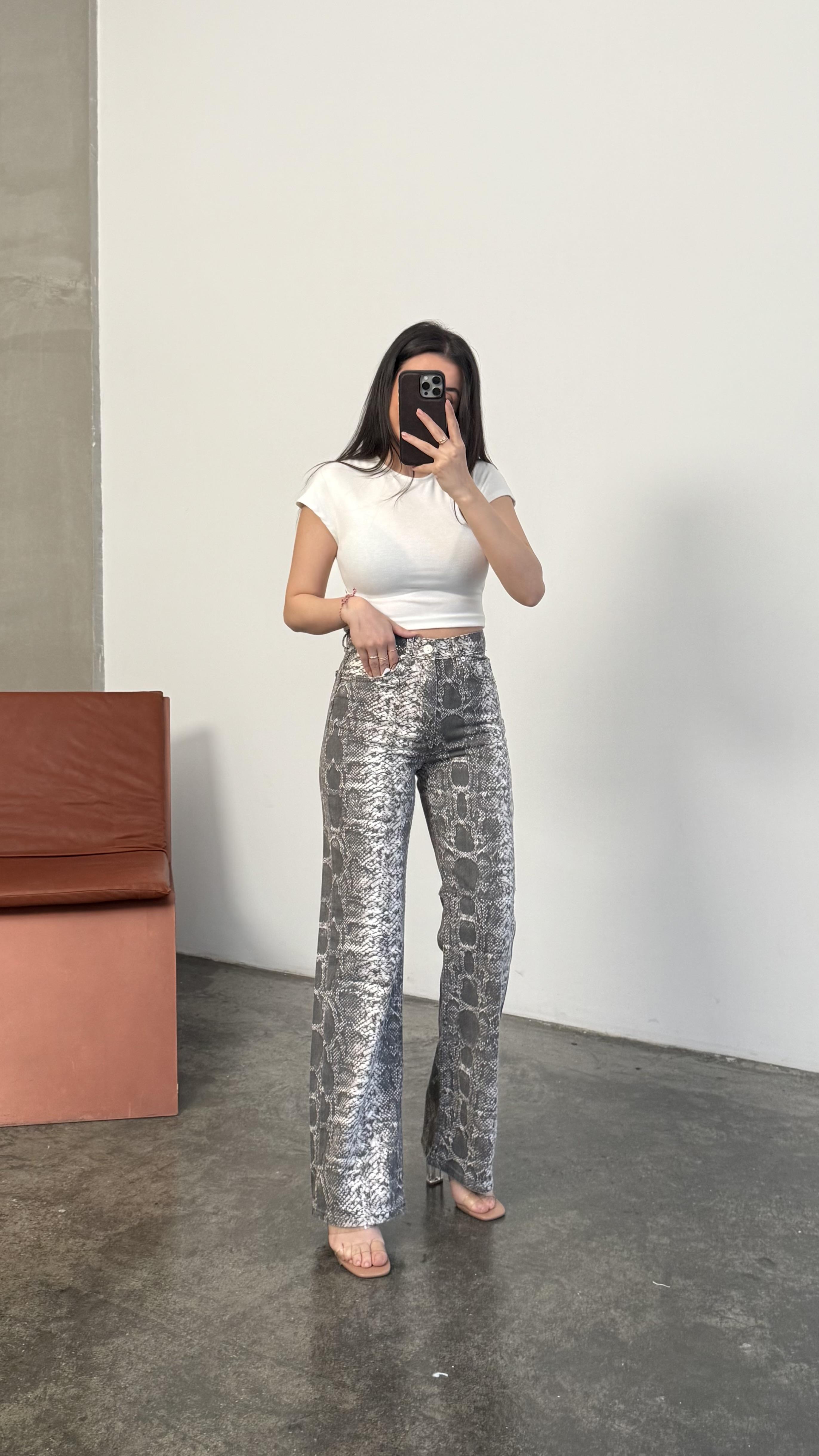 Marka Yılan Desenli Straight Fıt Jean
