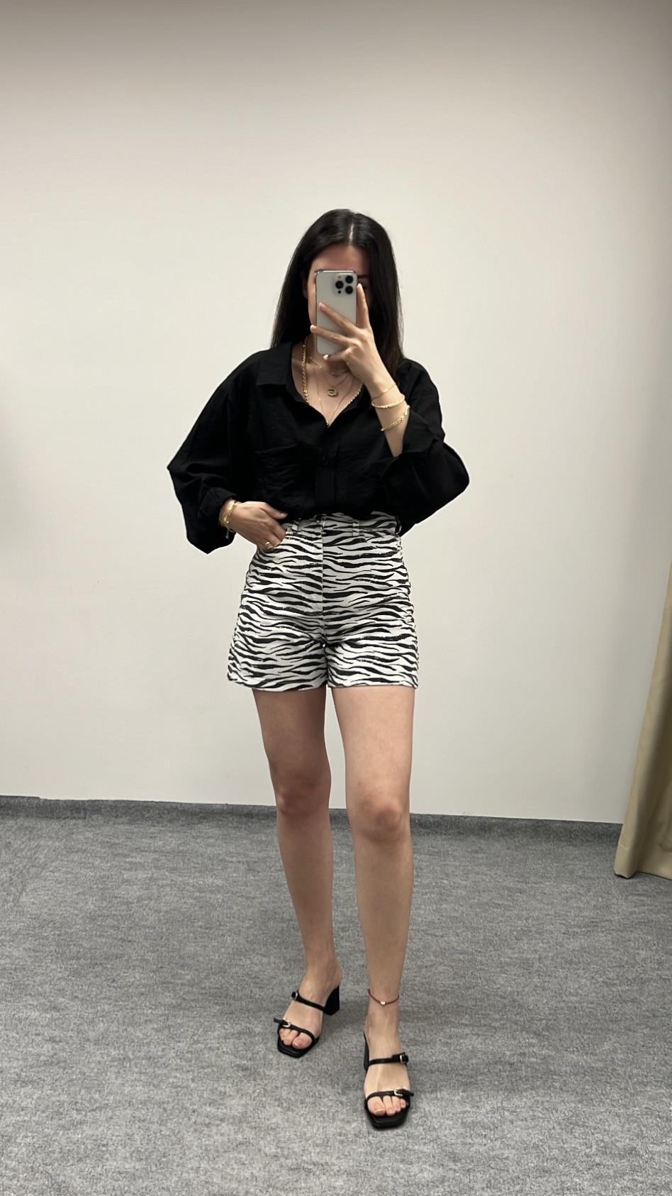 Marka Zebra Yüksek Bel Mom Fıt Şort