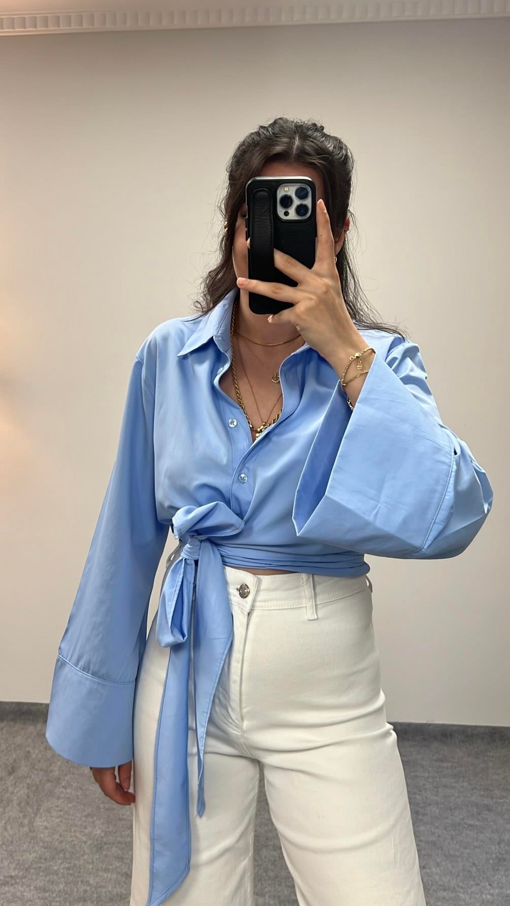 ÖZEL TASARIM BEBEK MAVİ BAĞLAMA DETAY GÖMLEK