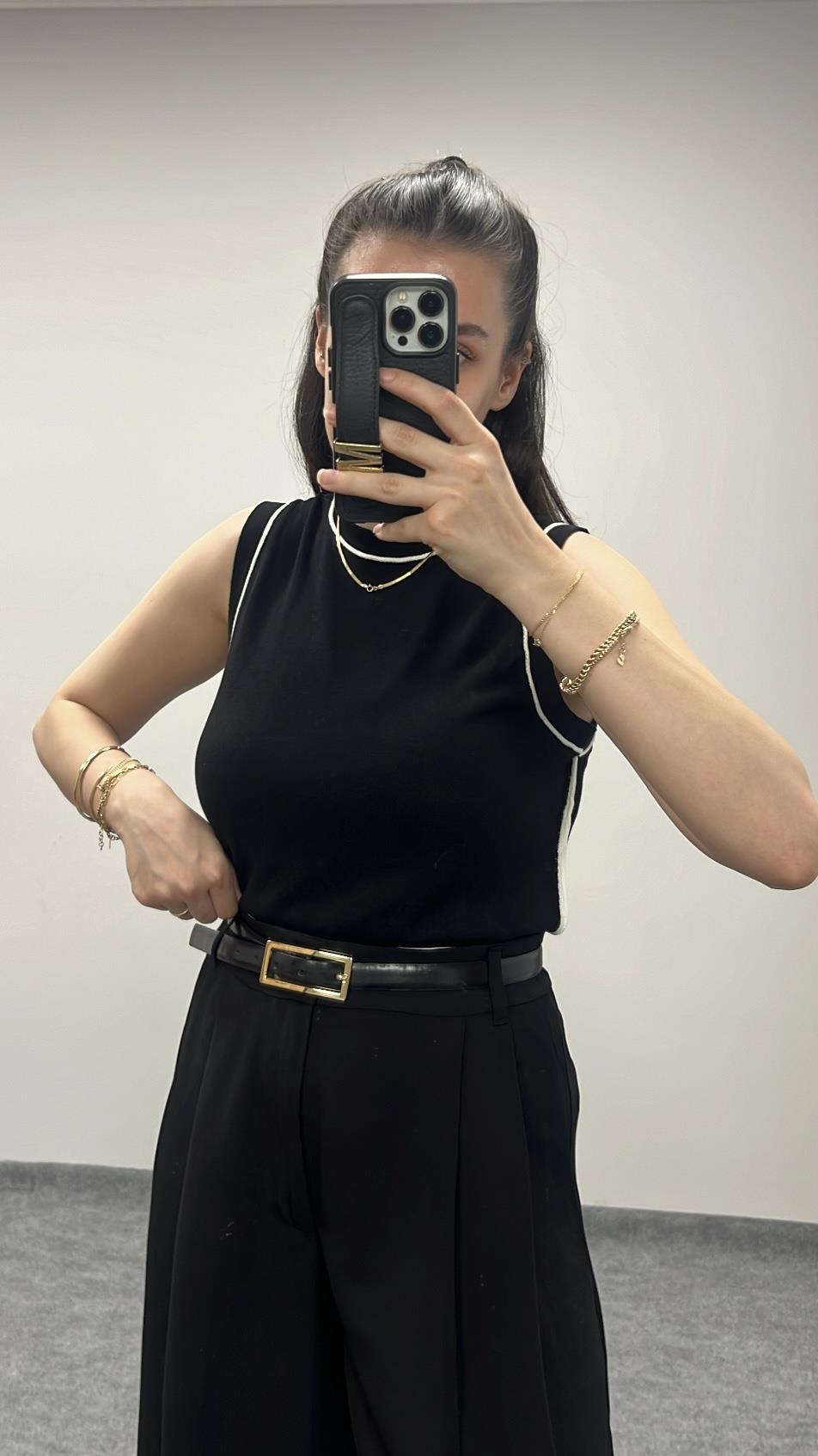 Ravi Siyah Biye Detay Kolsuz Triko