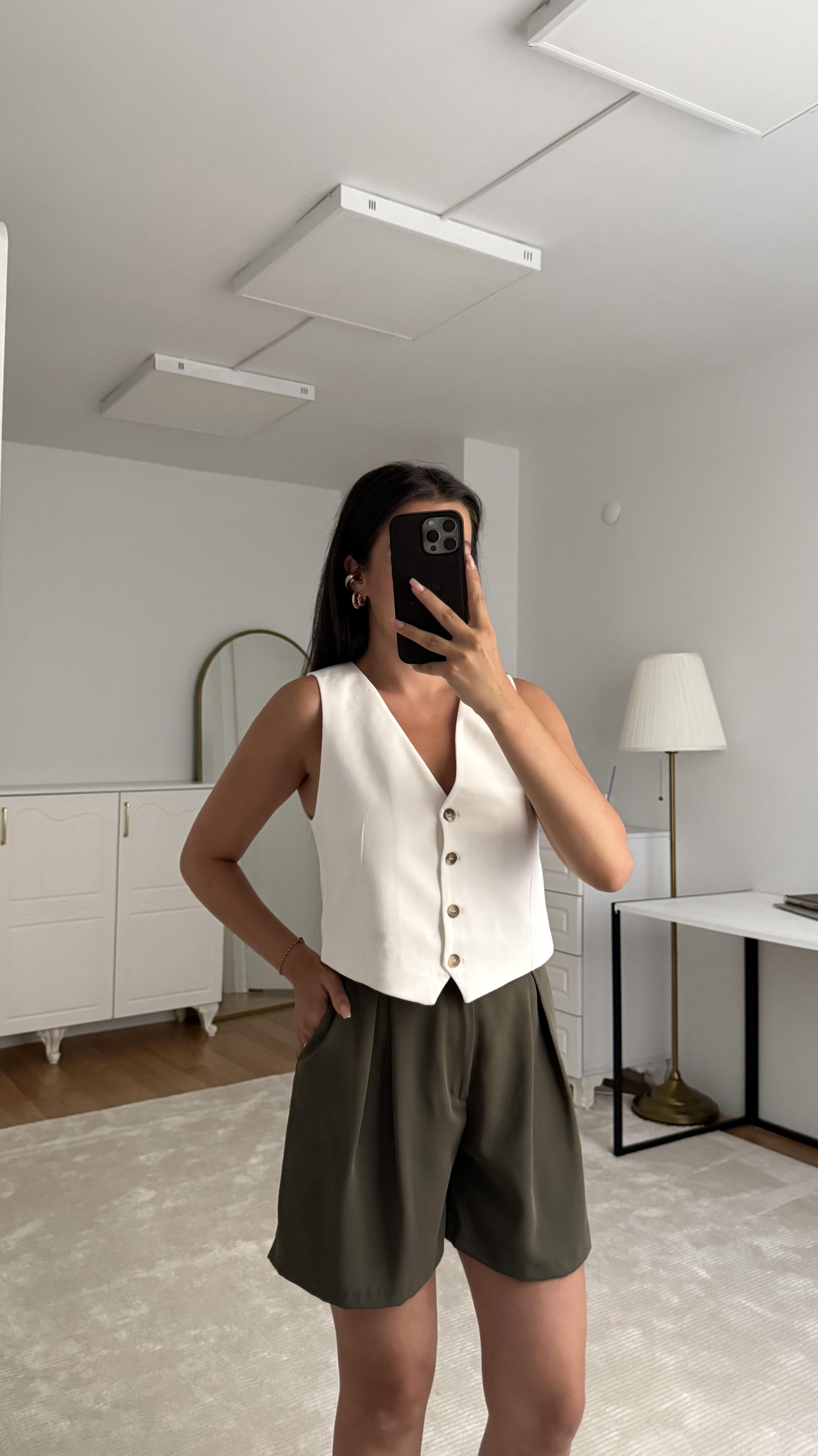 Rever Beyaz Kolsuz Yelek