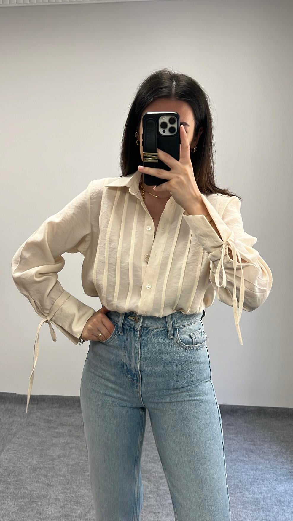 Rever Kol Detaylı Bej Gömlek