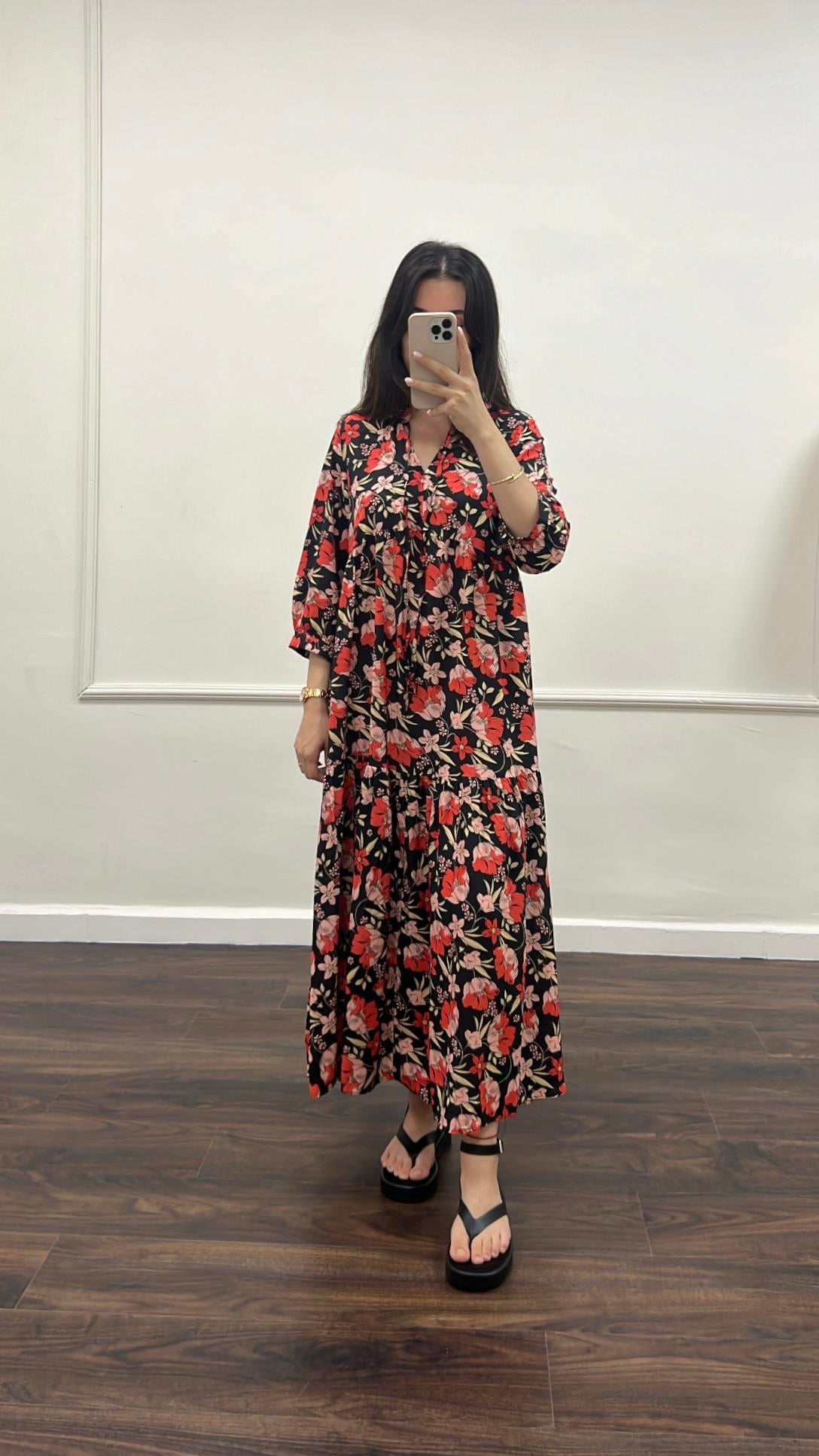 Rever Siyah Çiçekli Desenli V Yaka Elbise