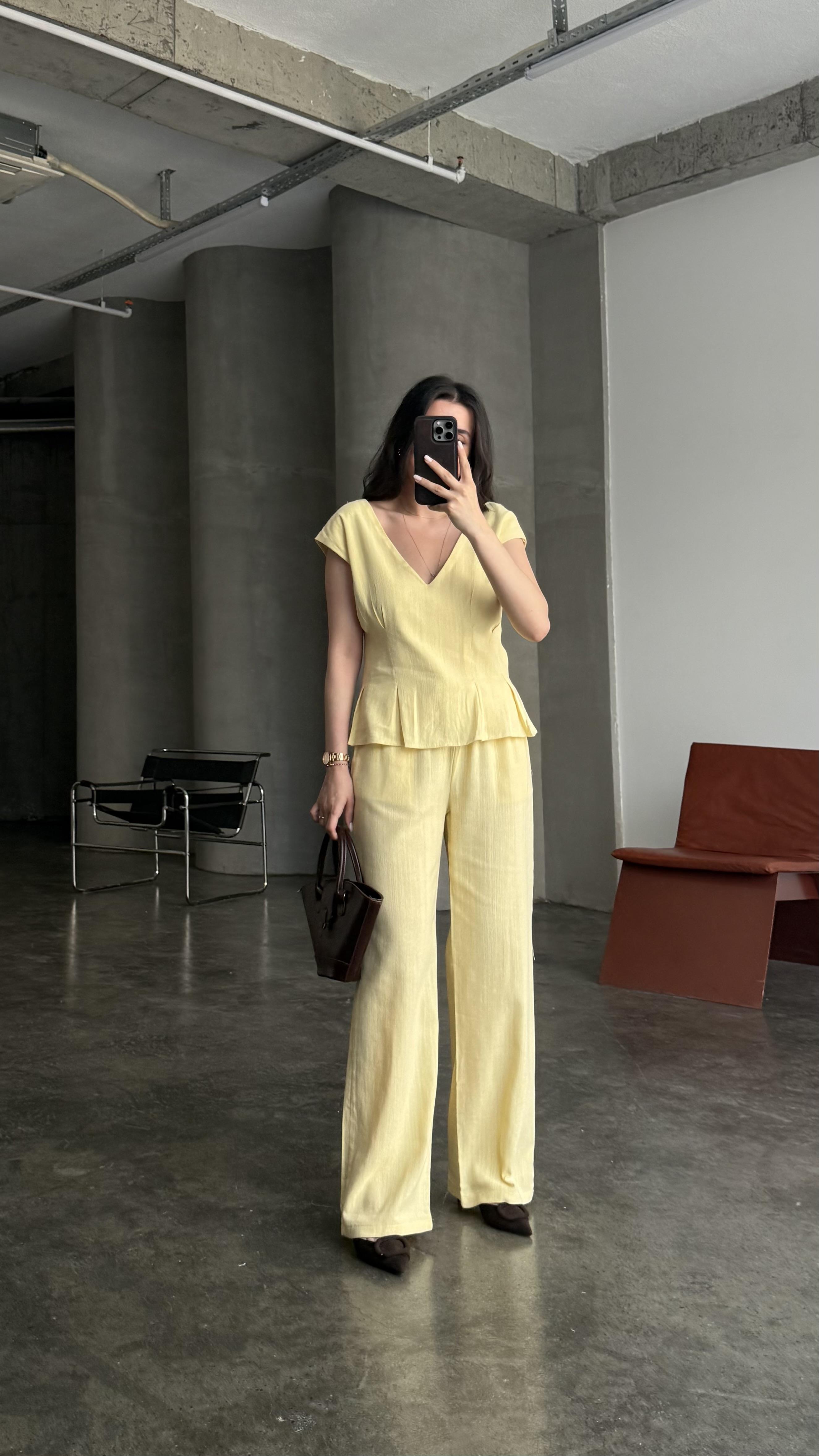 Sarı Keten V Yaka Bluz Staright Pantalon Takım